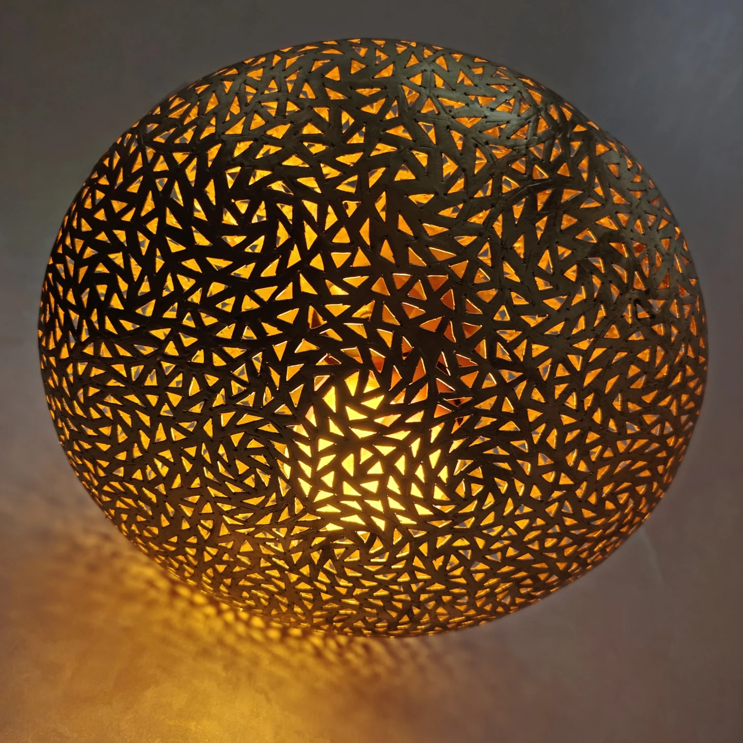 Lustre en cuivre découpé – 36 cm