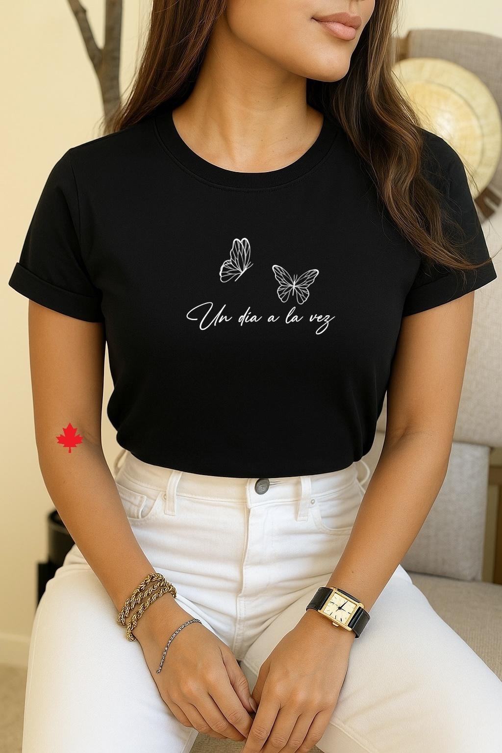 Camiseta blanca con mariposas