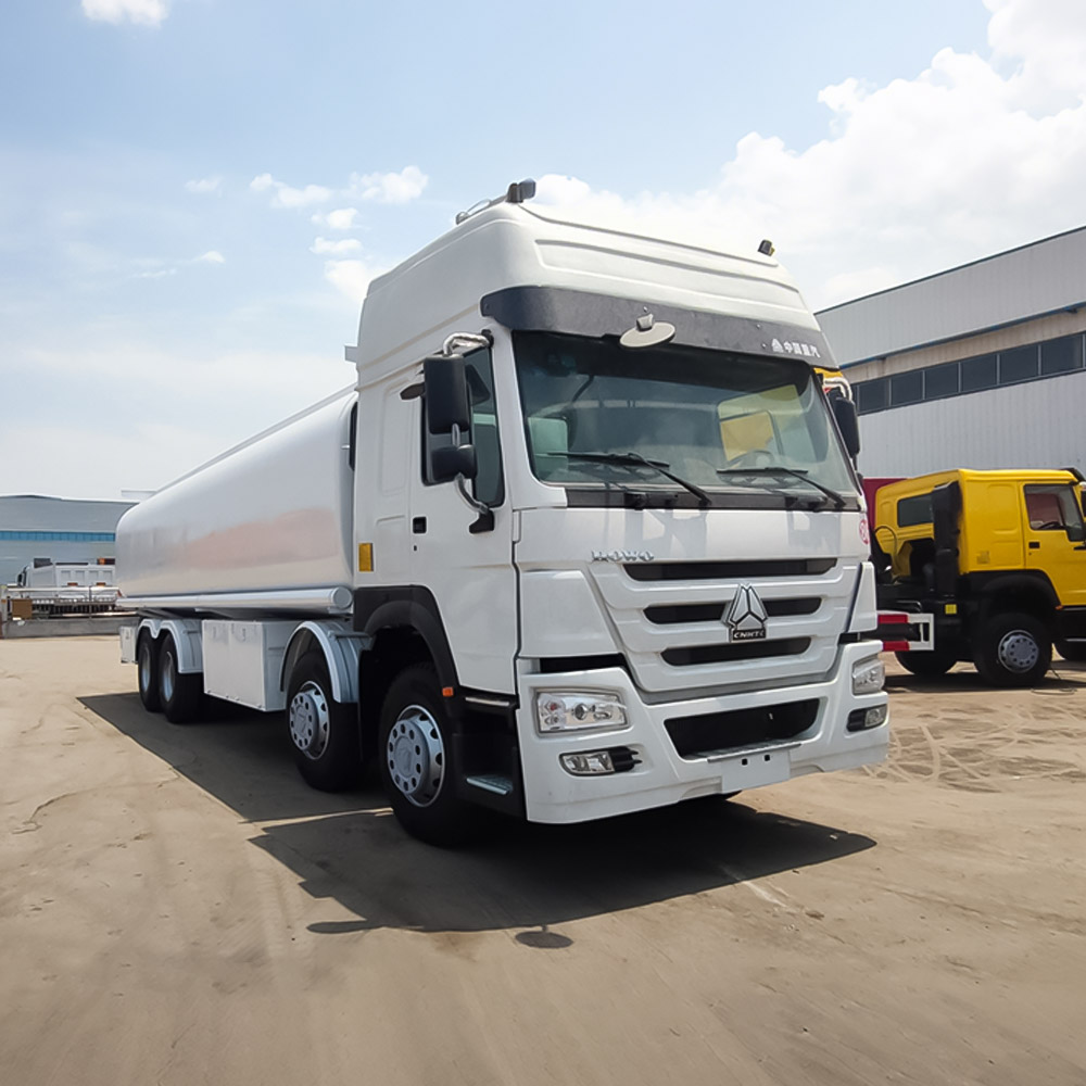 HOWO 8×4 High-Roof Diesel Fuel Tanker Truck