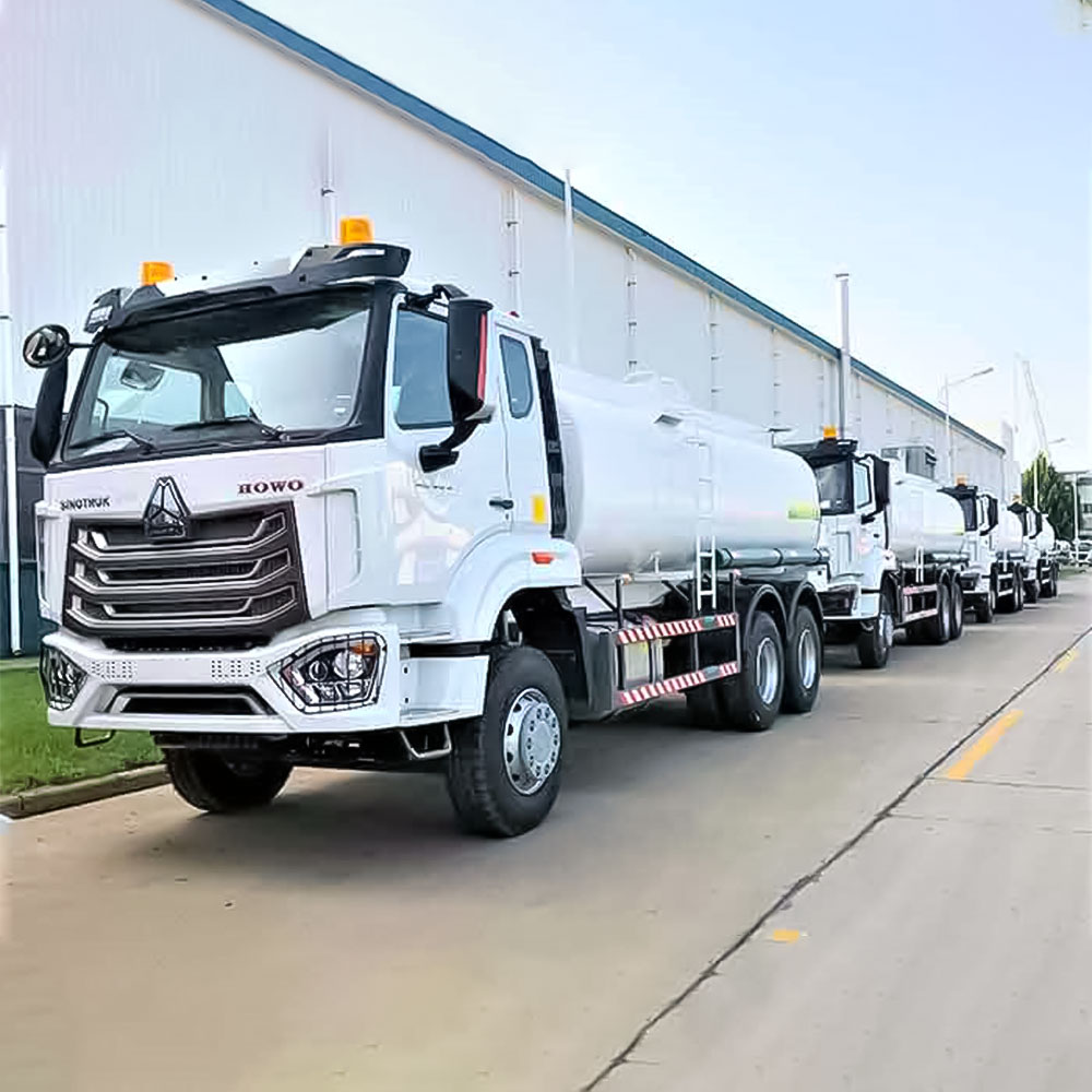 HOWO NX 300HP 6×4 Fuel Tank Truck
