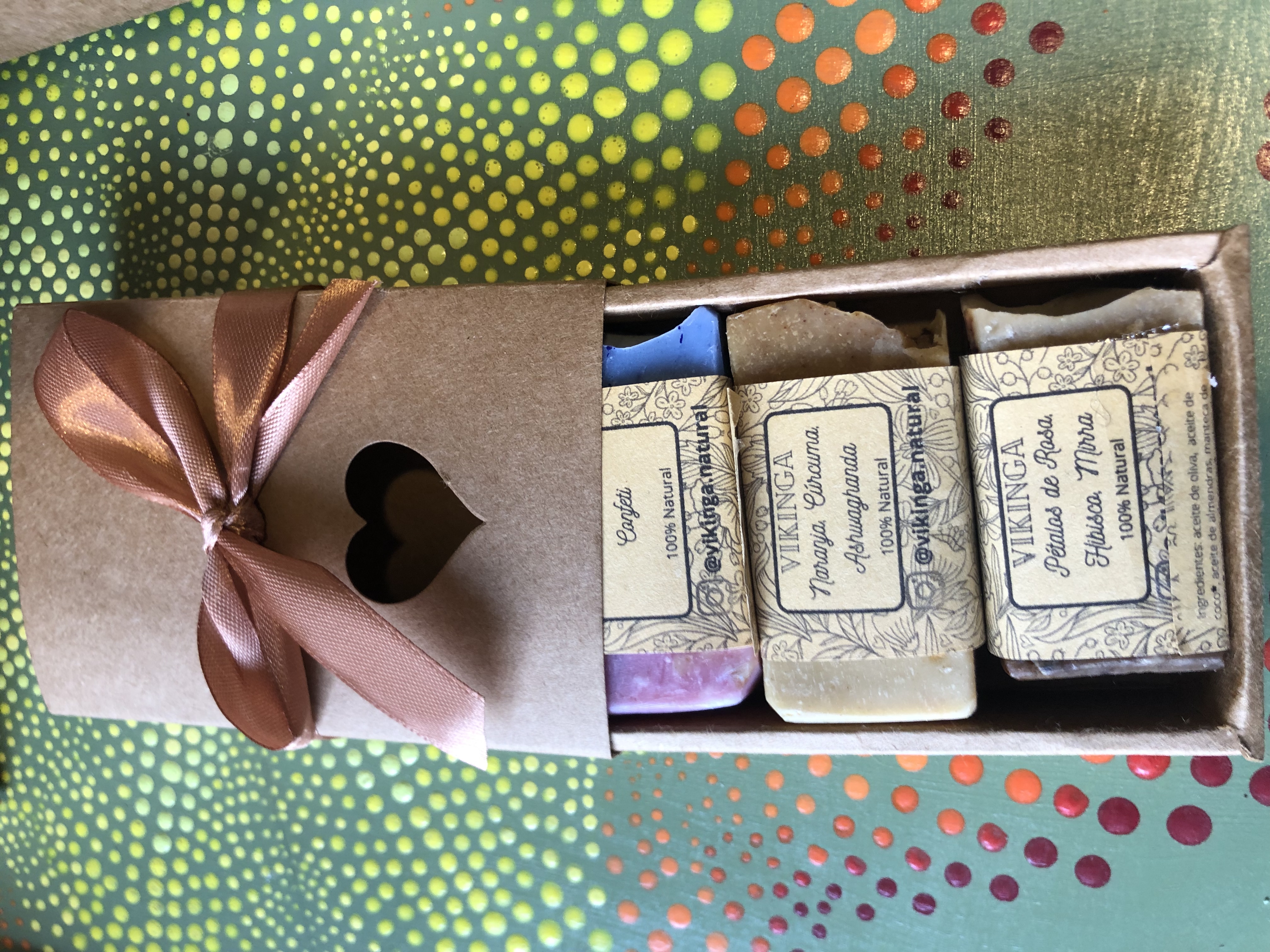 Cajita con 3 jabones