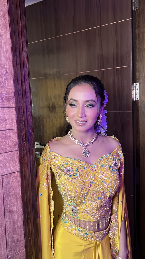 Green Teardrop Kundan Necklace Set with Mirror-Polished Uncut Stones