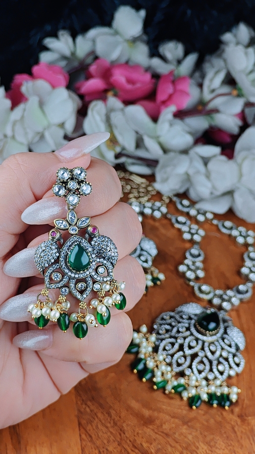 Grand Green Stone Antique Necklace Set with Peacock-Inspired Pendant Design