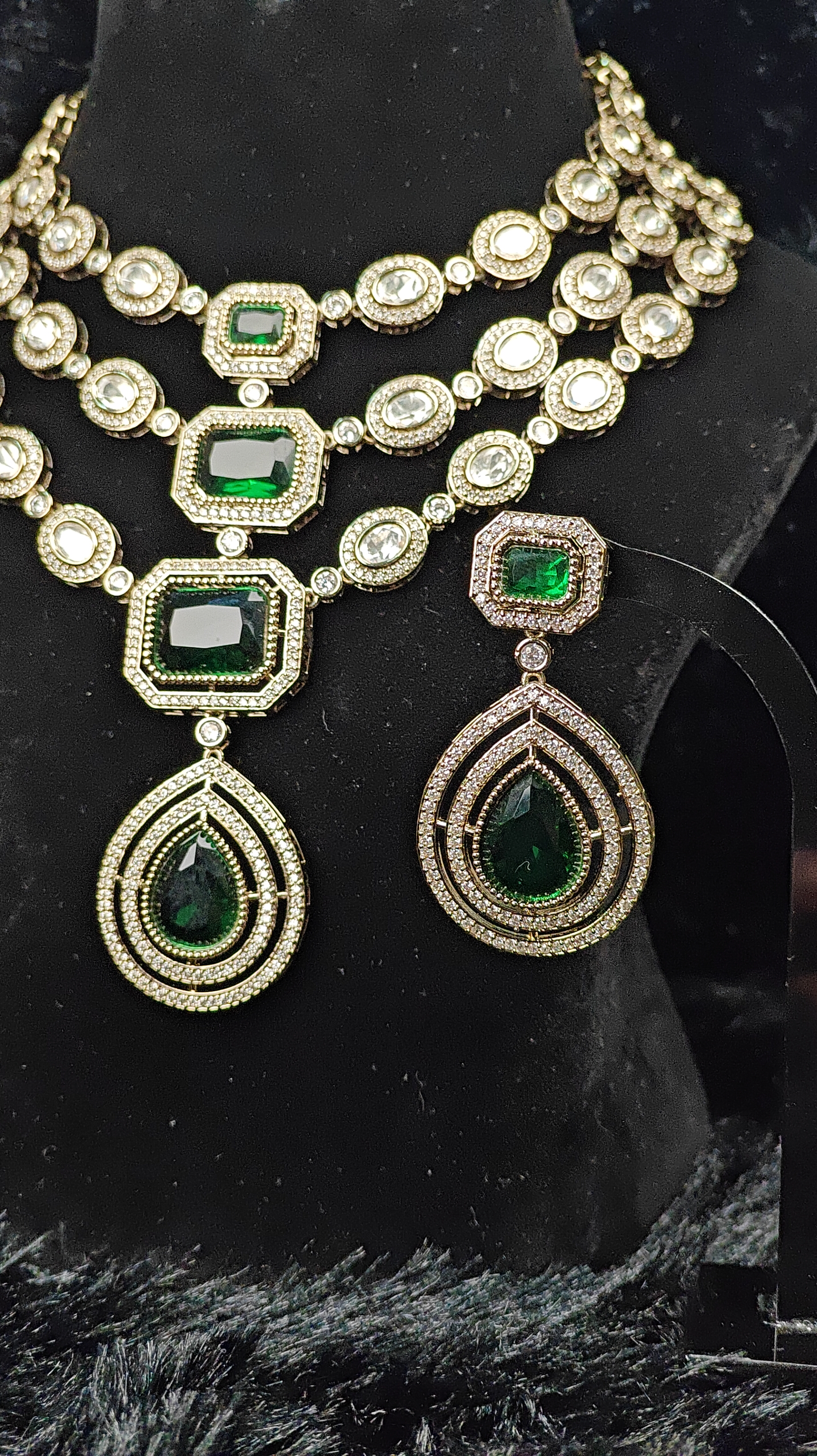 Majestic Emerald Layered Necklace Set