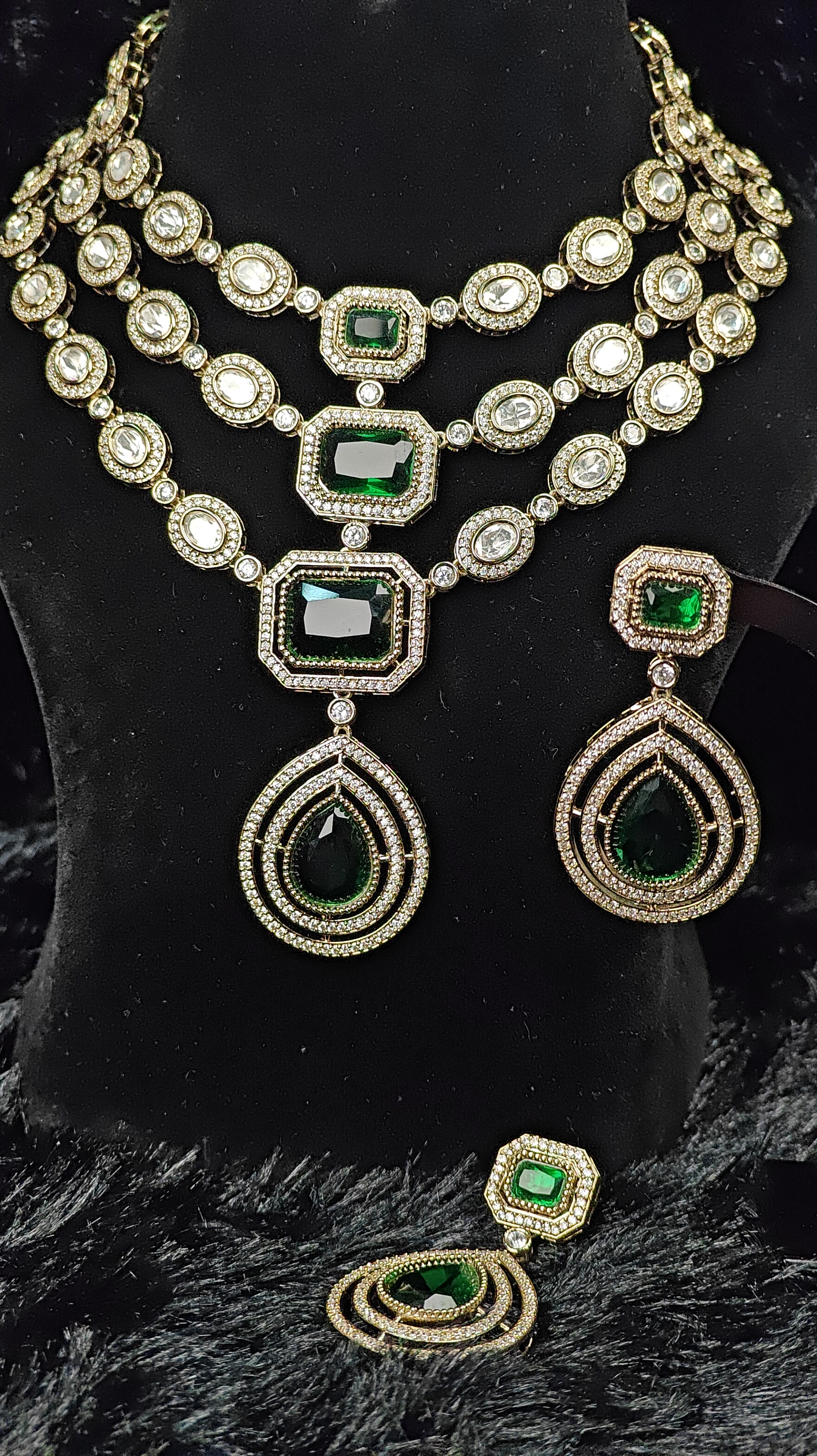 Majestic Emerald Layered Necklace Set
