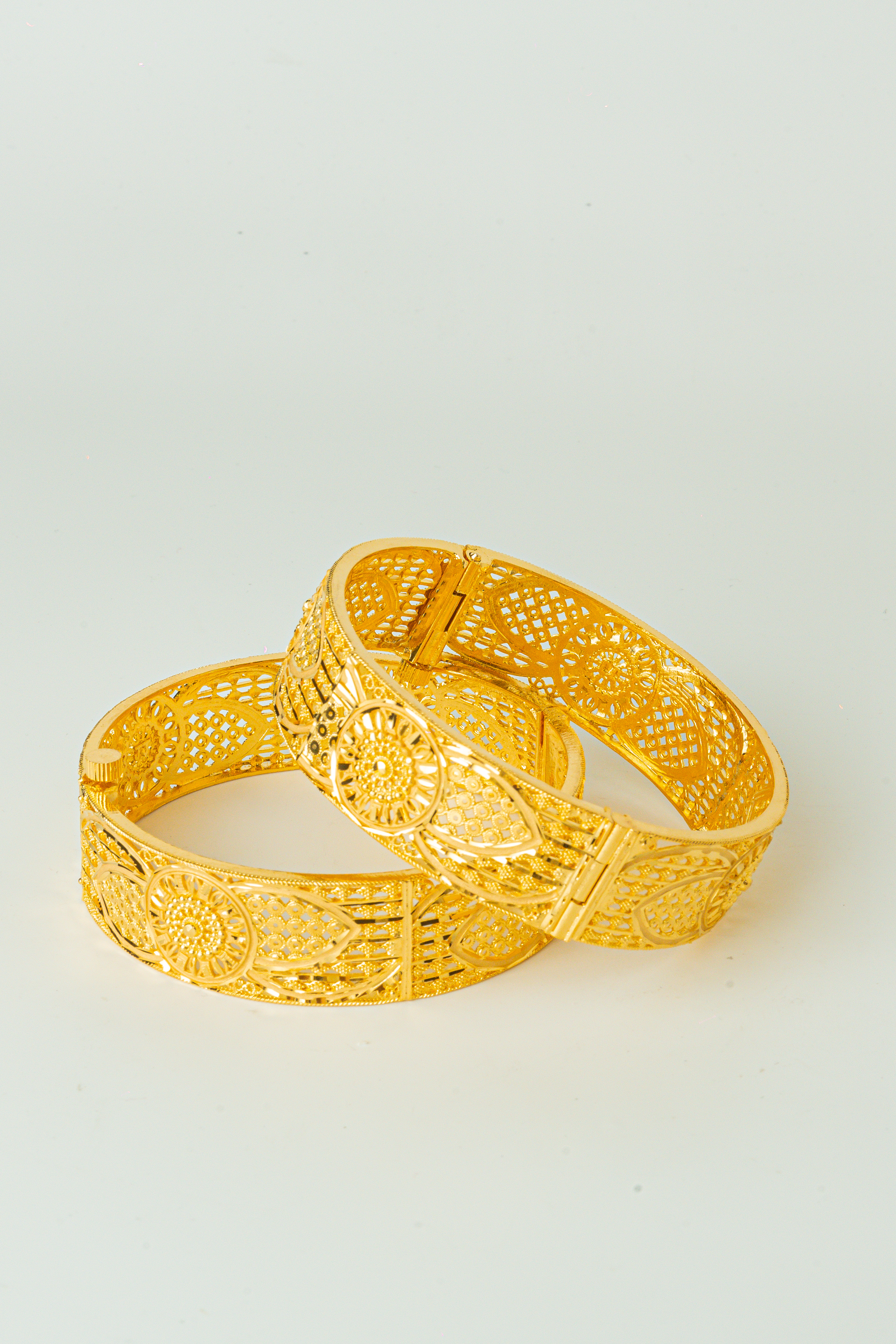 Traditional Screw Gold Bangles