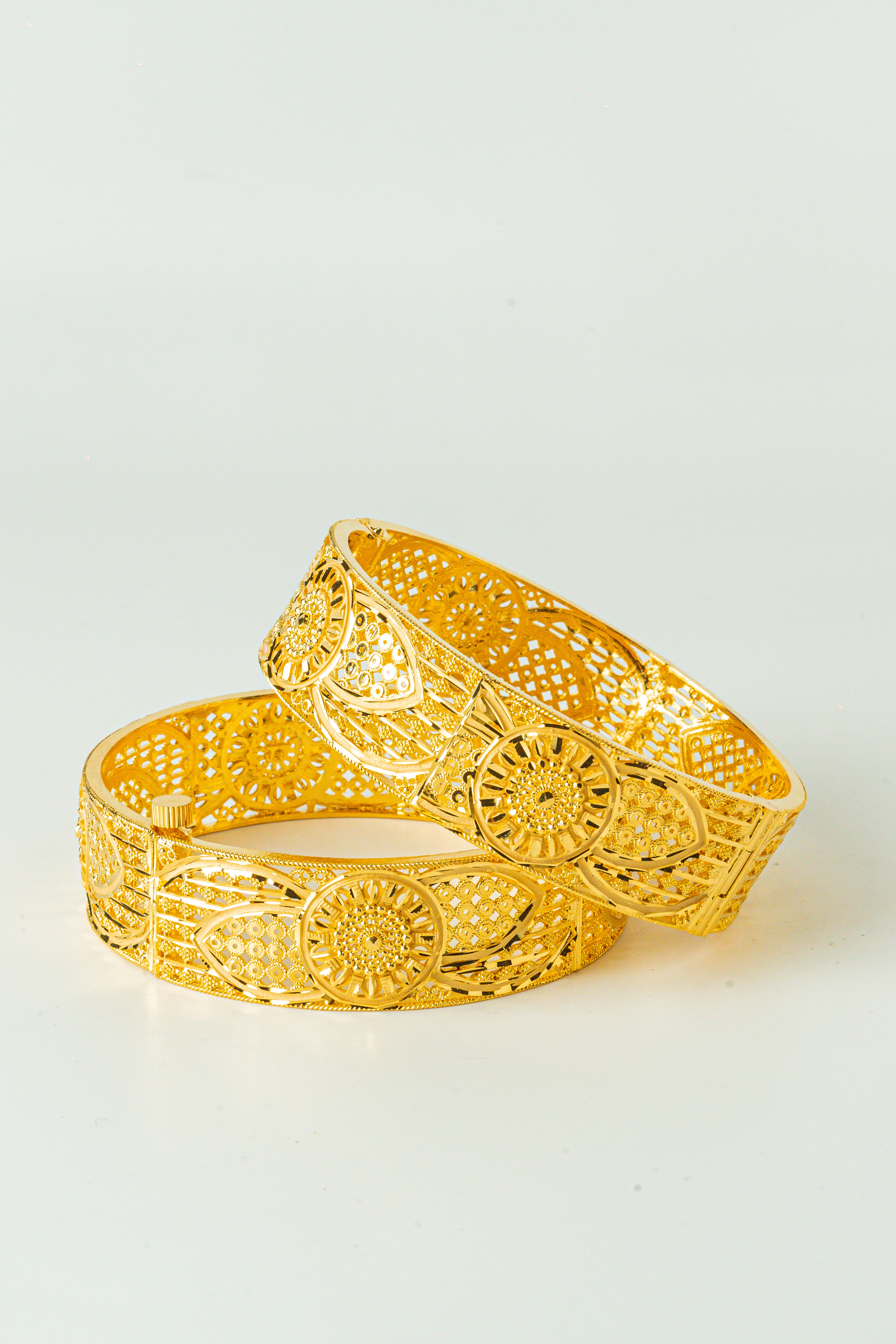 Traditional Screw Gold Bangles