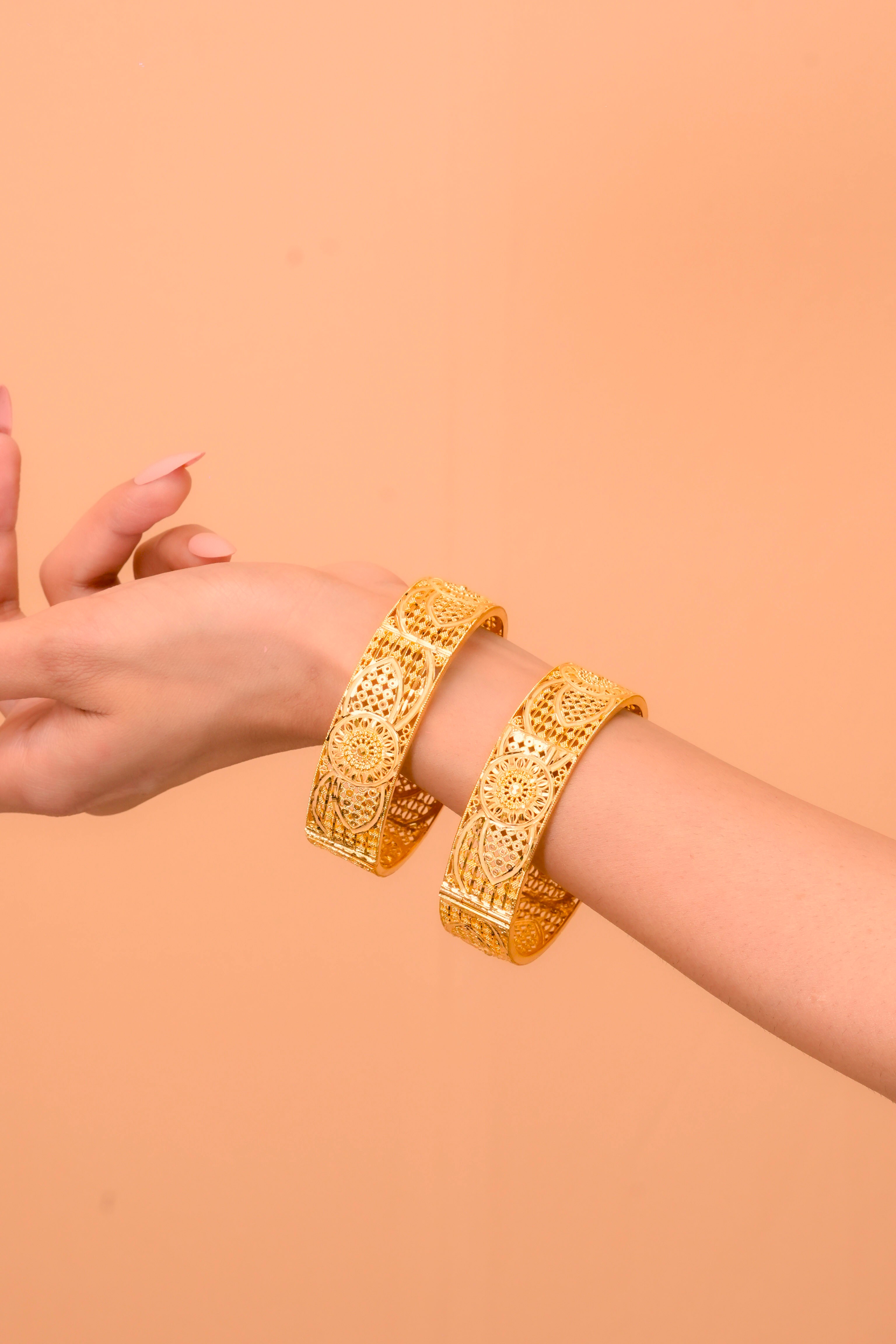 Traditional Screw Gold Bangles