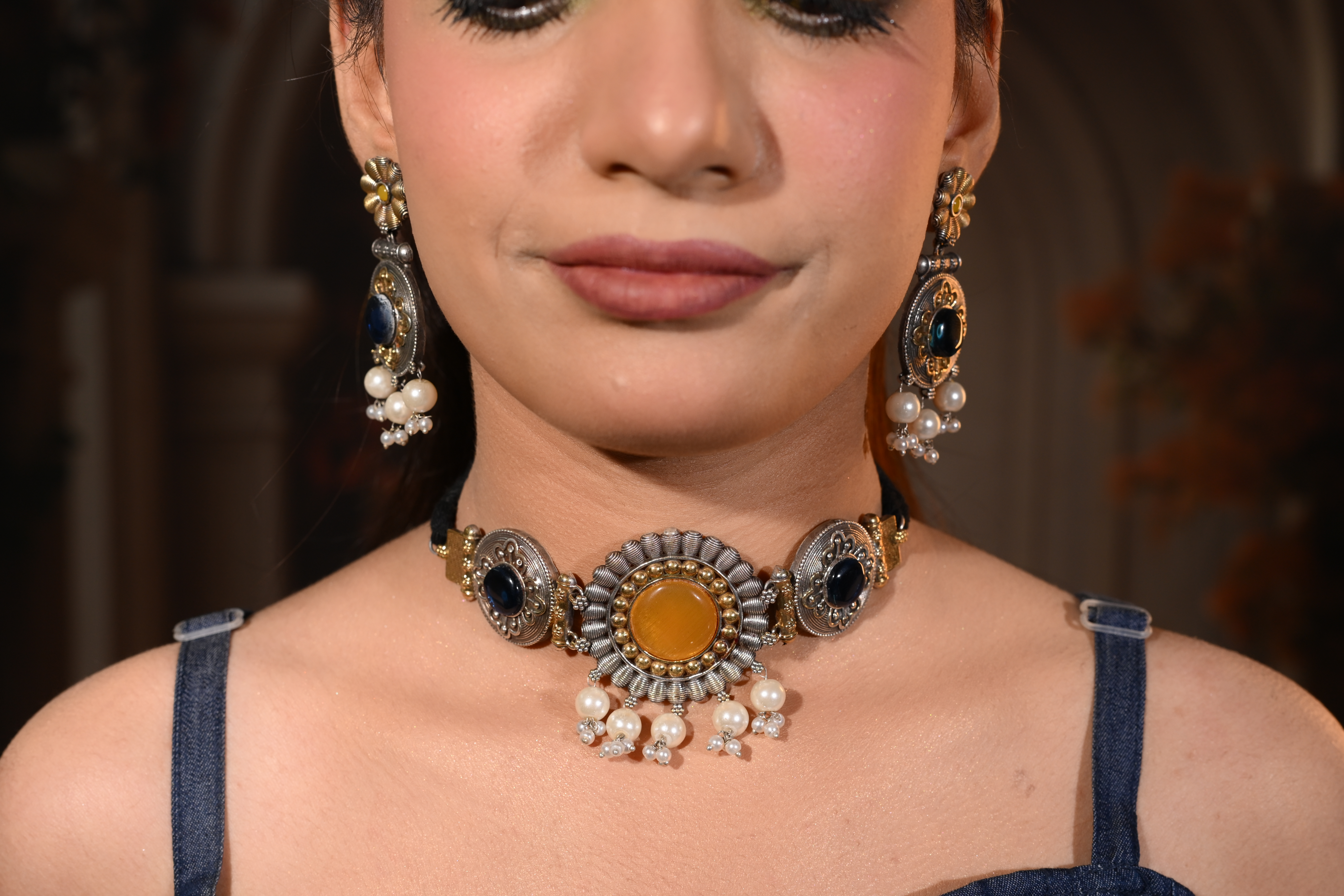 Dual-Tone Regal Medallion Oxidised Necklace Set