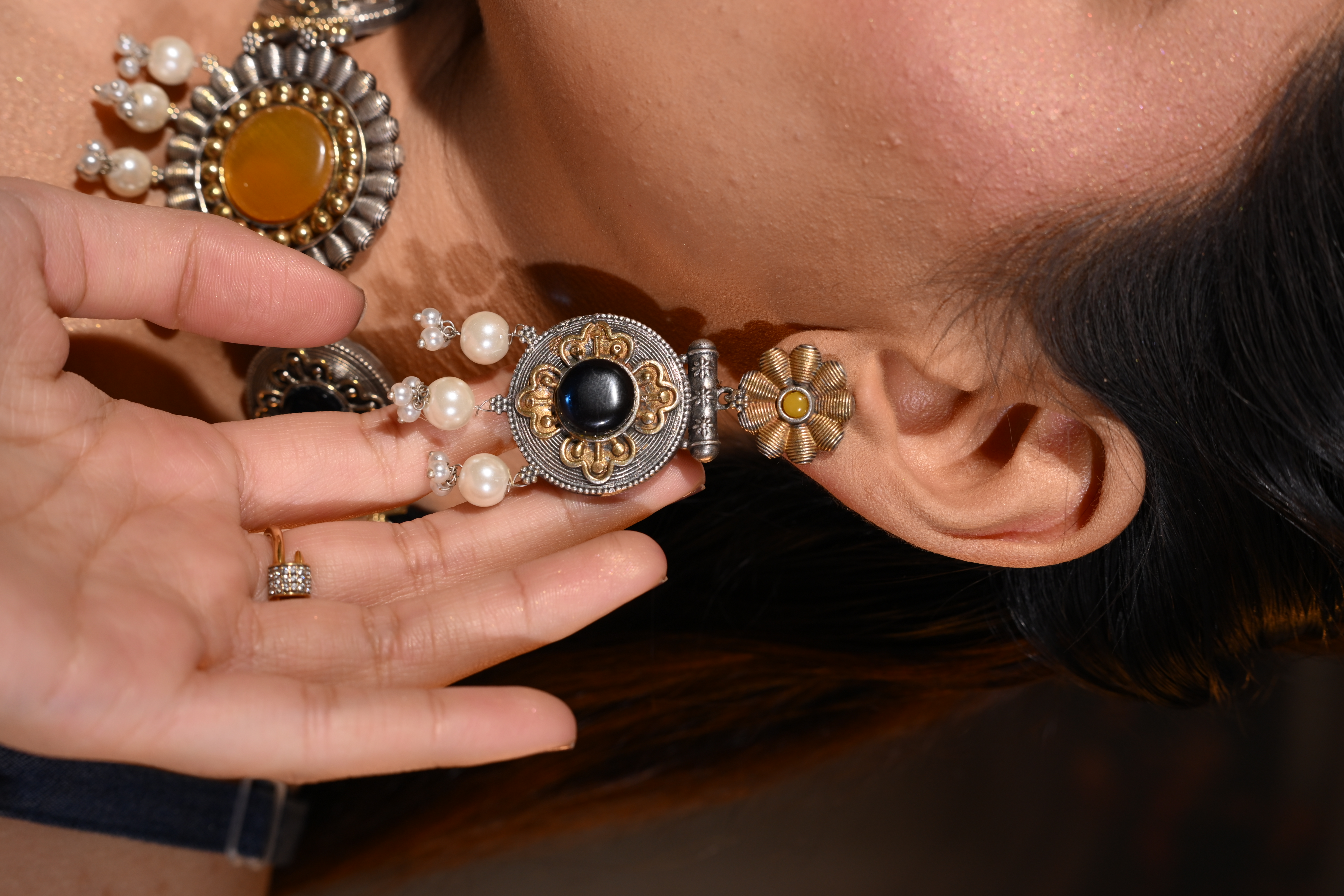 Dual-Tone Regal Medallion Oxidised Necklace Set