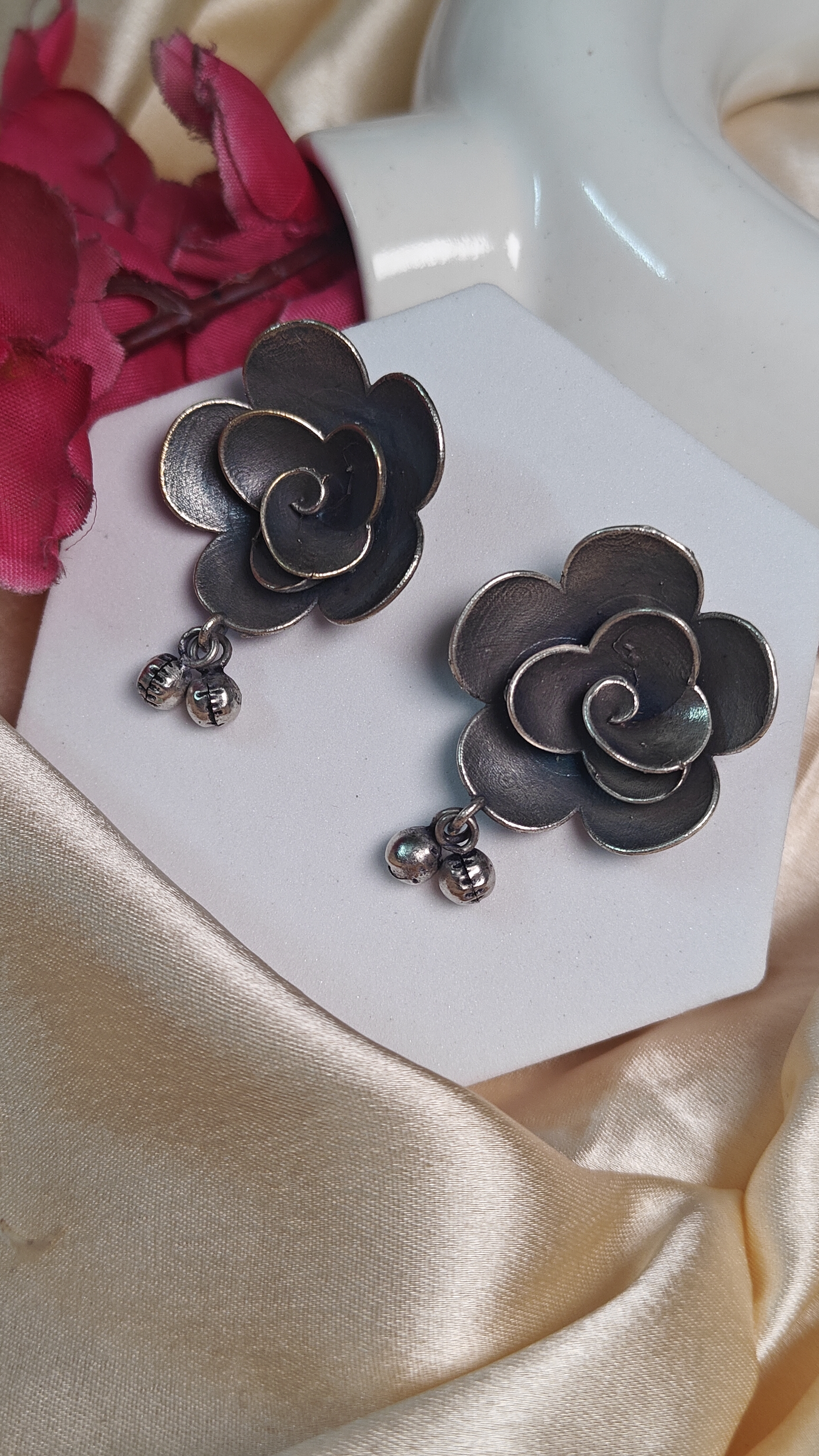 Vintage silver rose stud earrings 