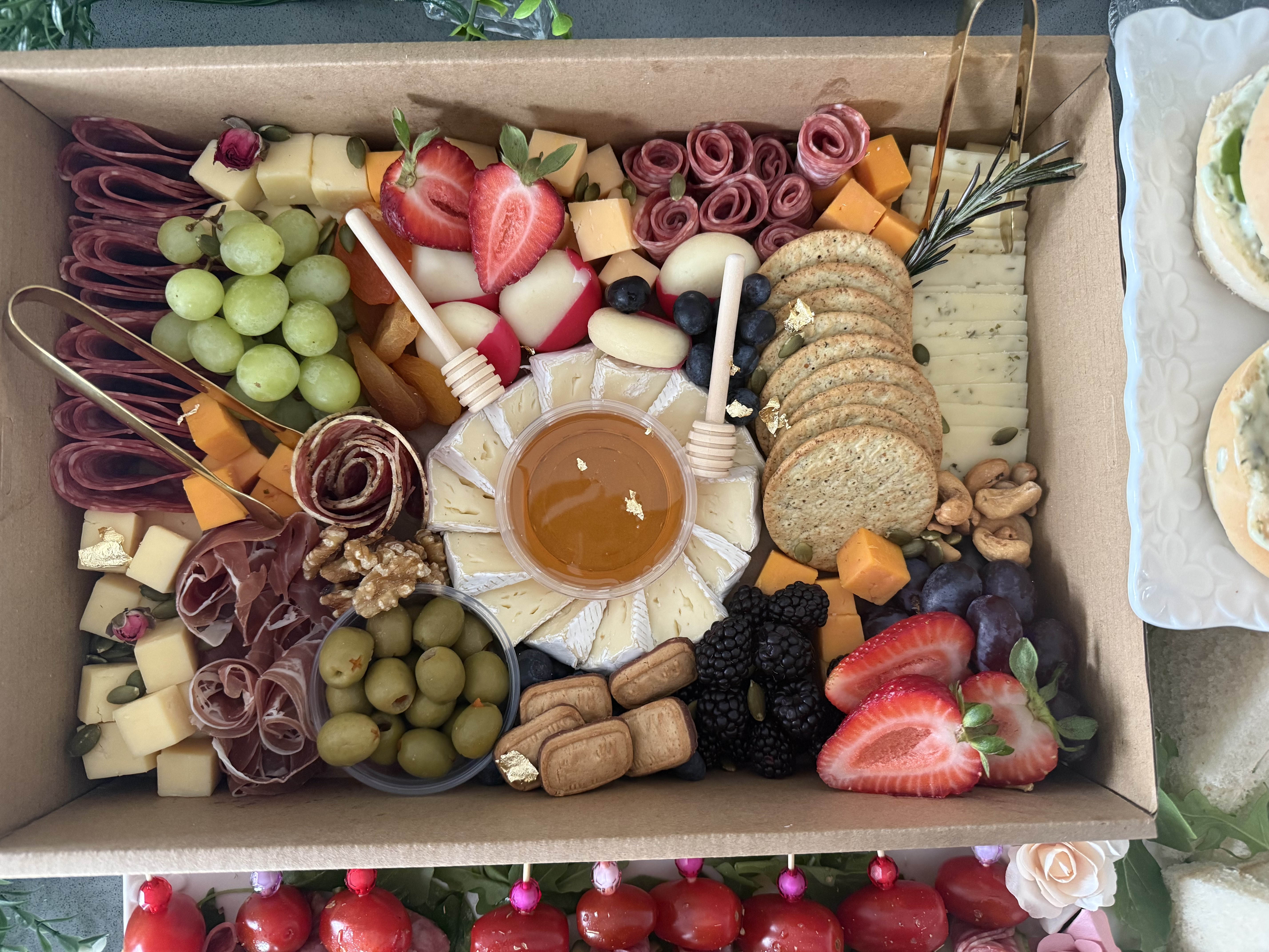 Elegant Medium Box Experience 