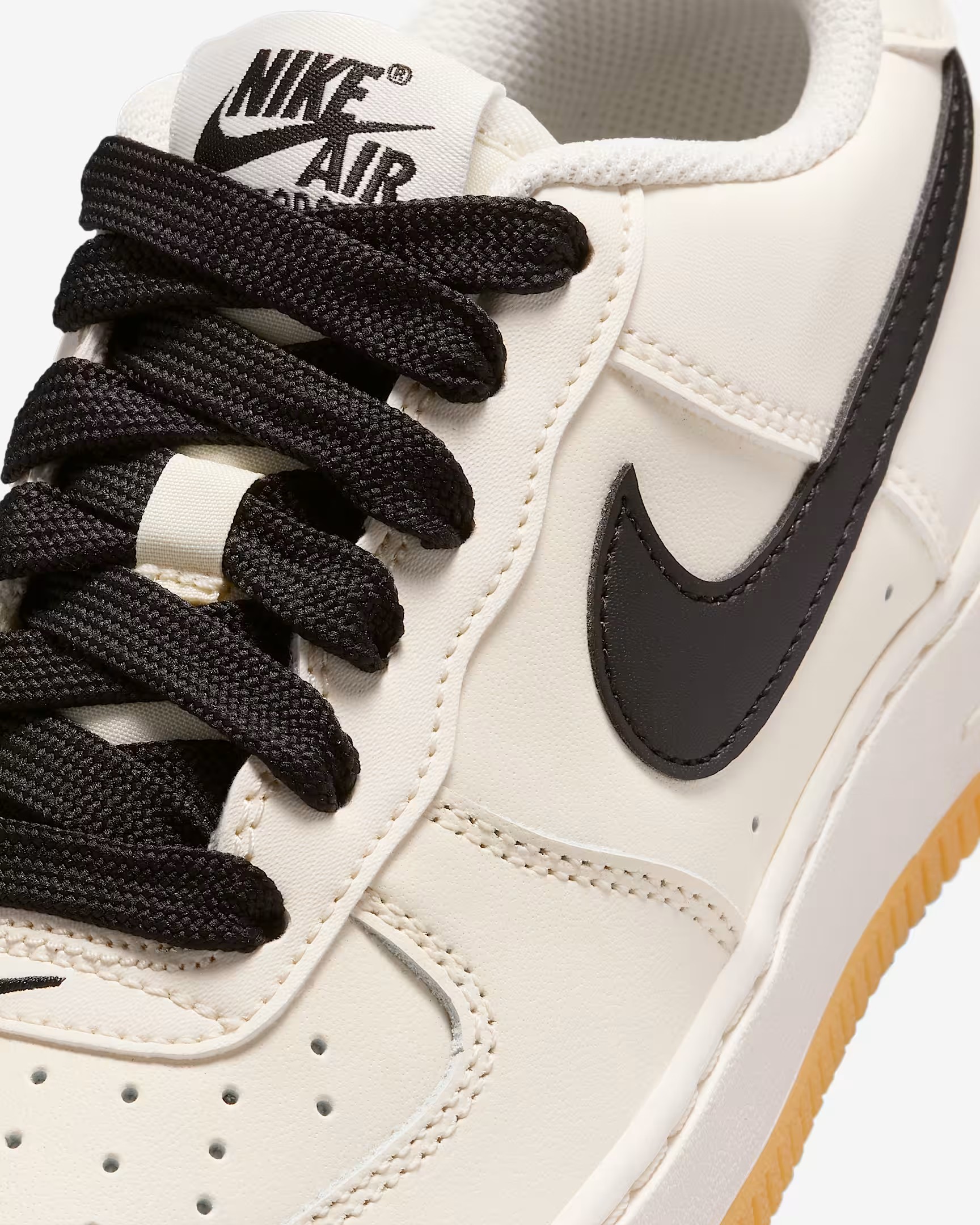 Nike Air Force 1 LV8