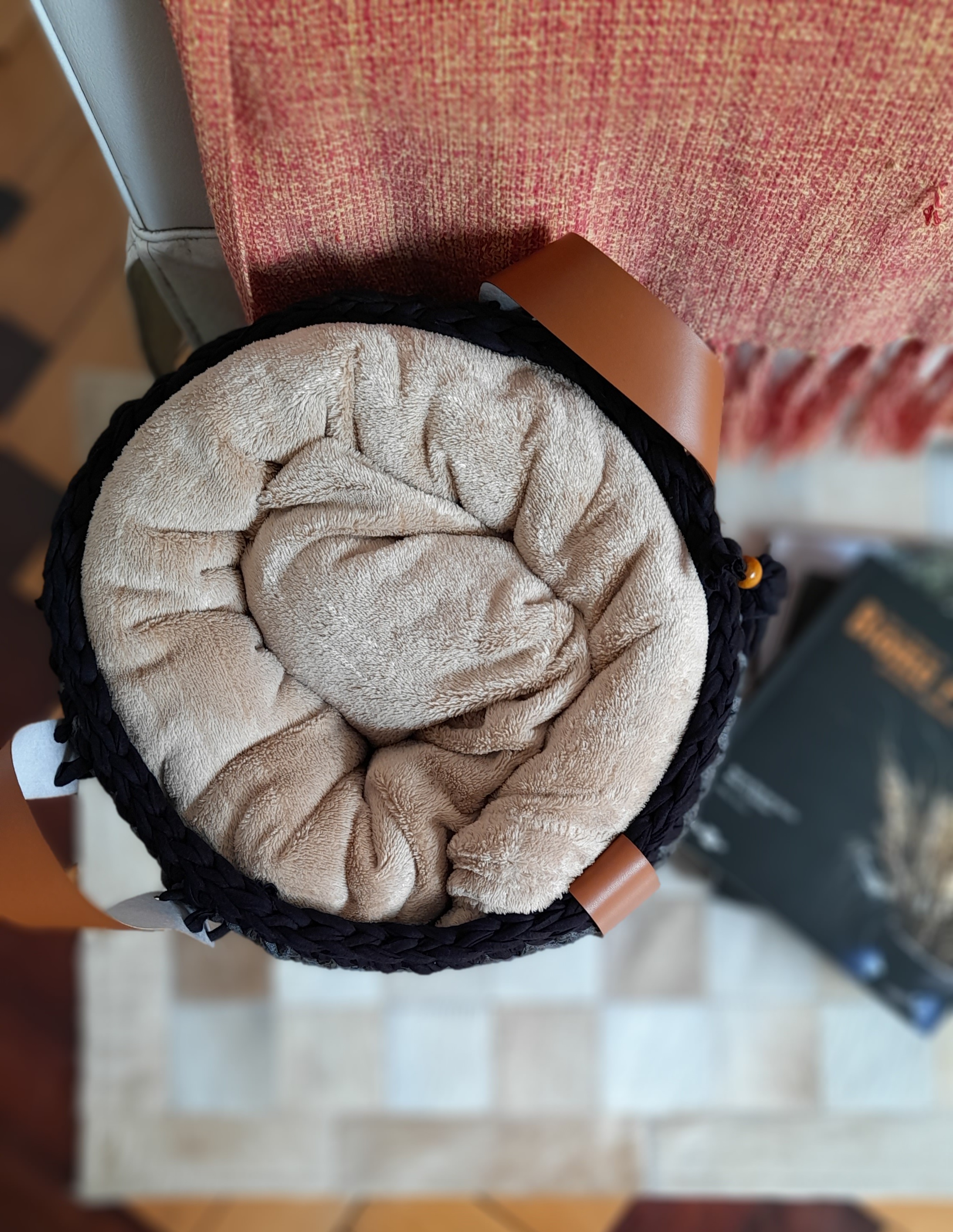 Cesto de Crochê com Alças de Couro