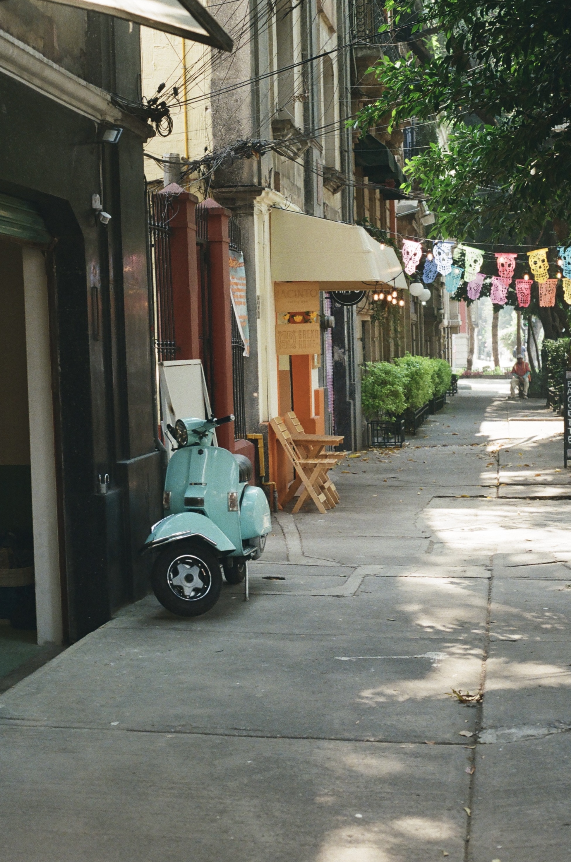 Moped in the City 