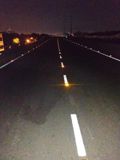 Road Reflectors / Cat Eyes