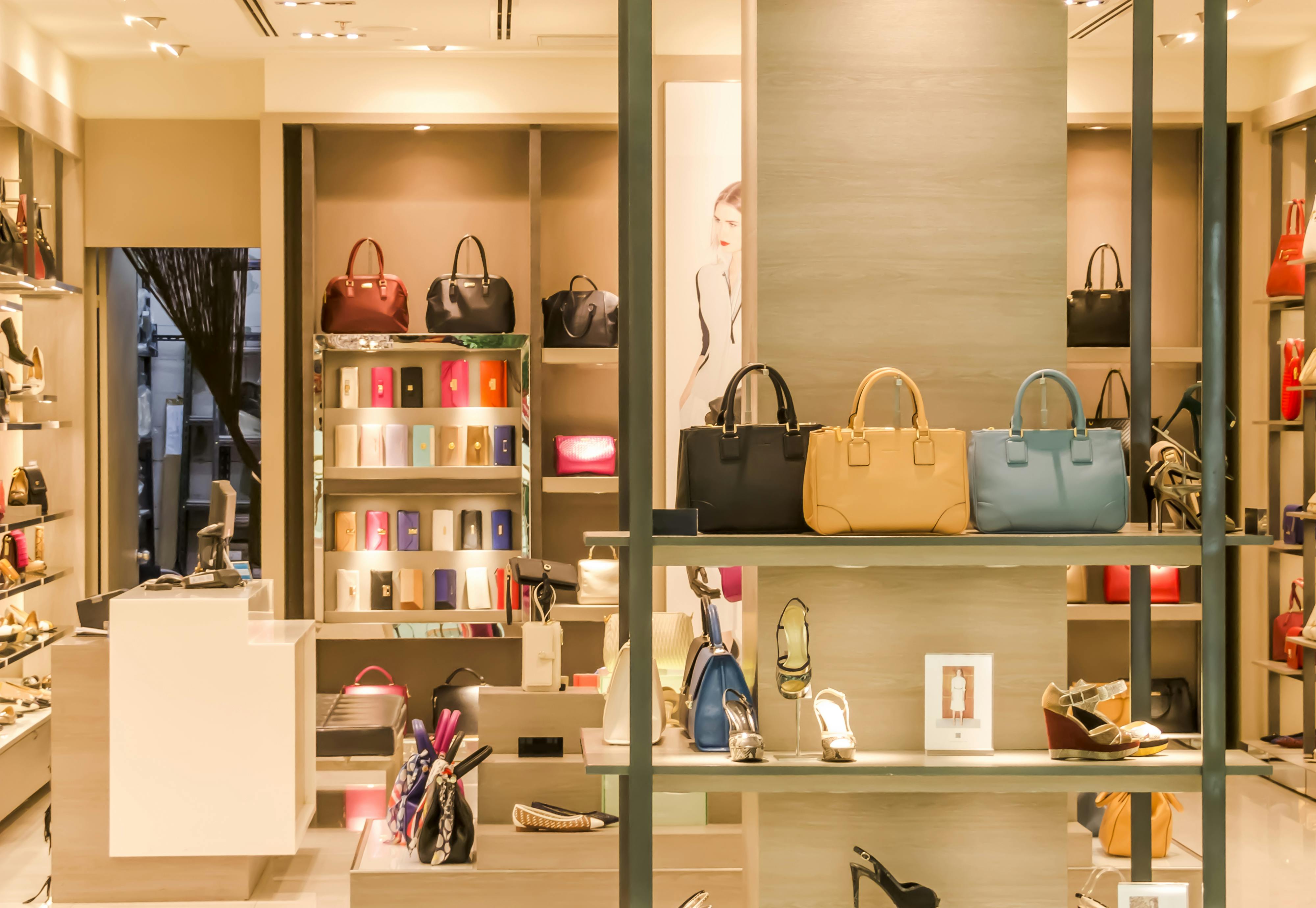 Shopping Tour con Fashion Companion Parlante Cinese a Firenze, Milano, Roma, Bologna, Napoli, Taormina, Venezia