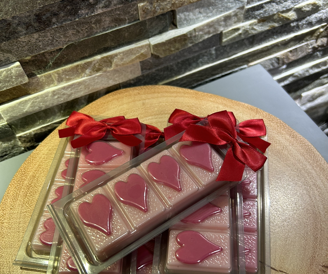 Black Cherry Heart Snap Bar