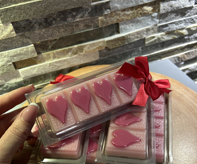 Black Cherry Heart Snap Bar