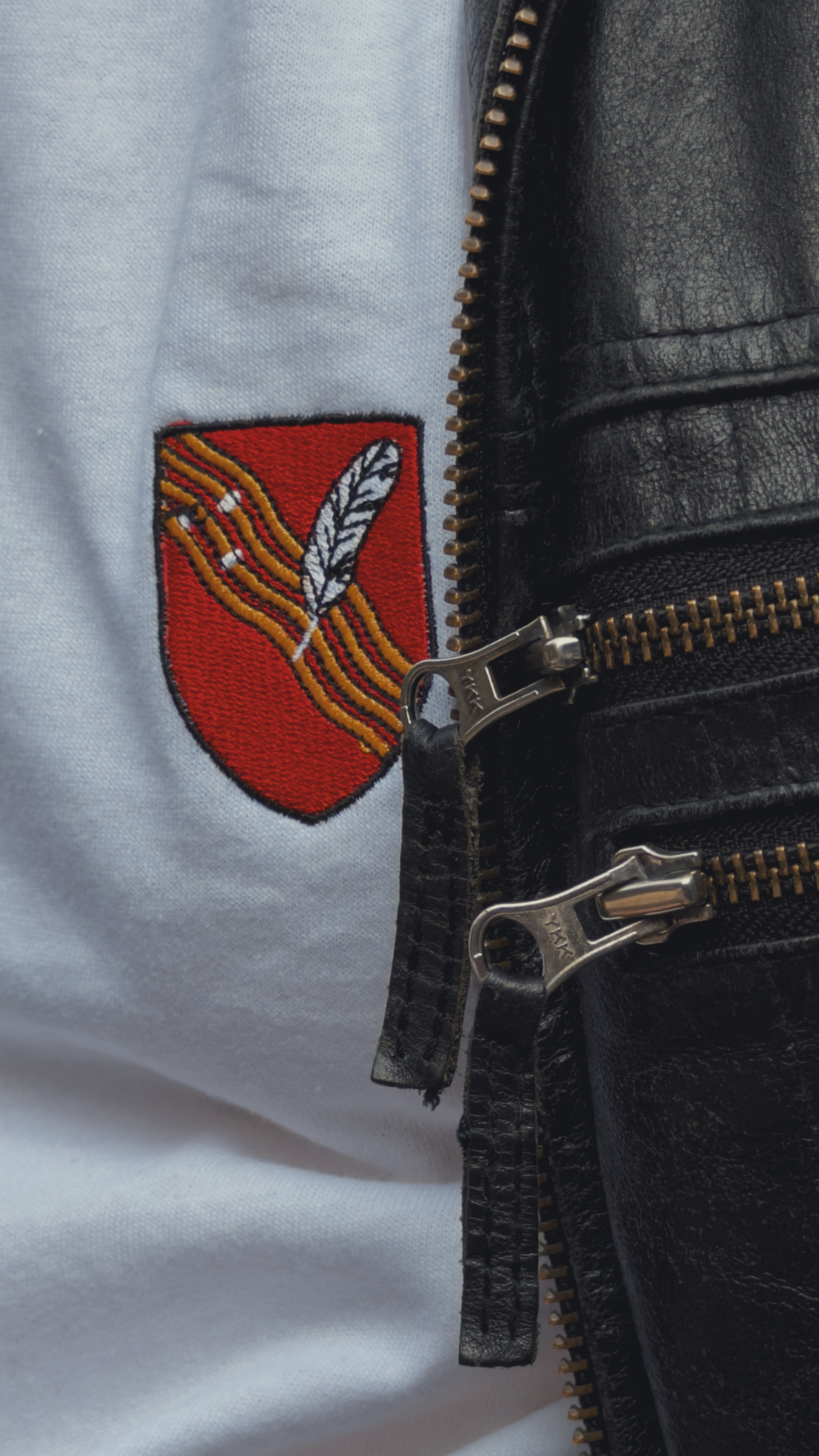 T-Shirt avec blason de Courseval sur le cœur