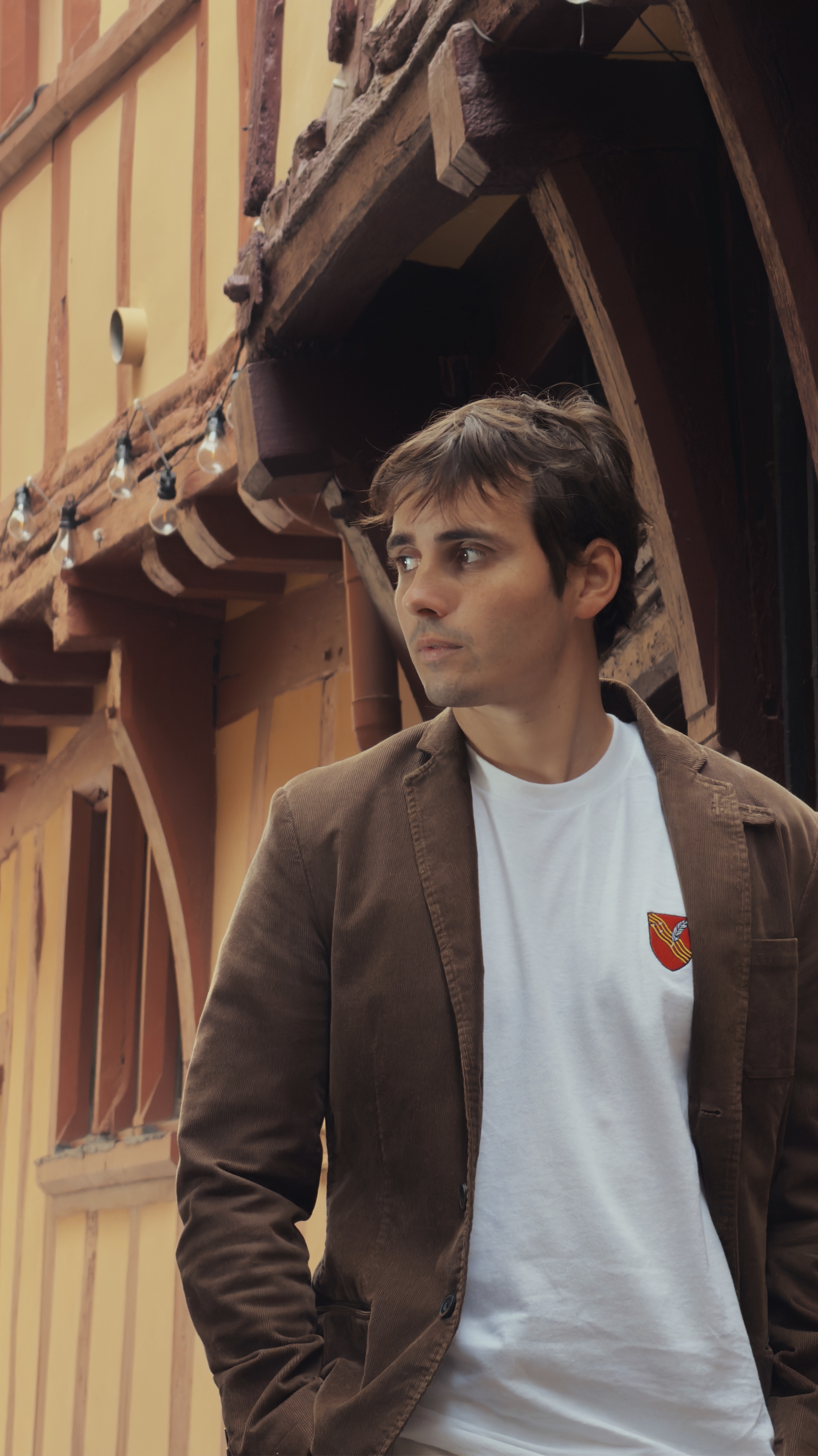 T-Shirt avec blason de Courseval sur le cœur