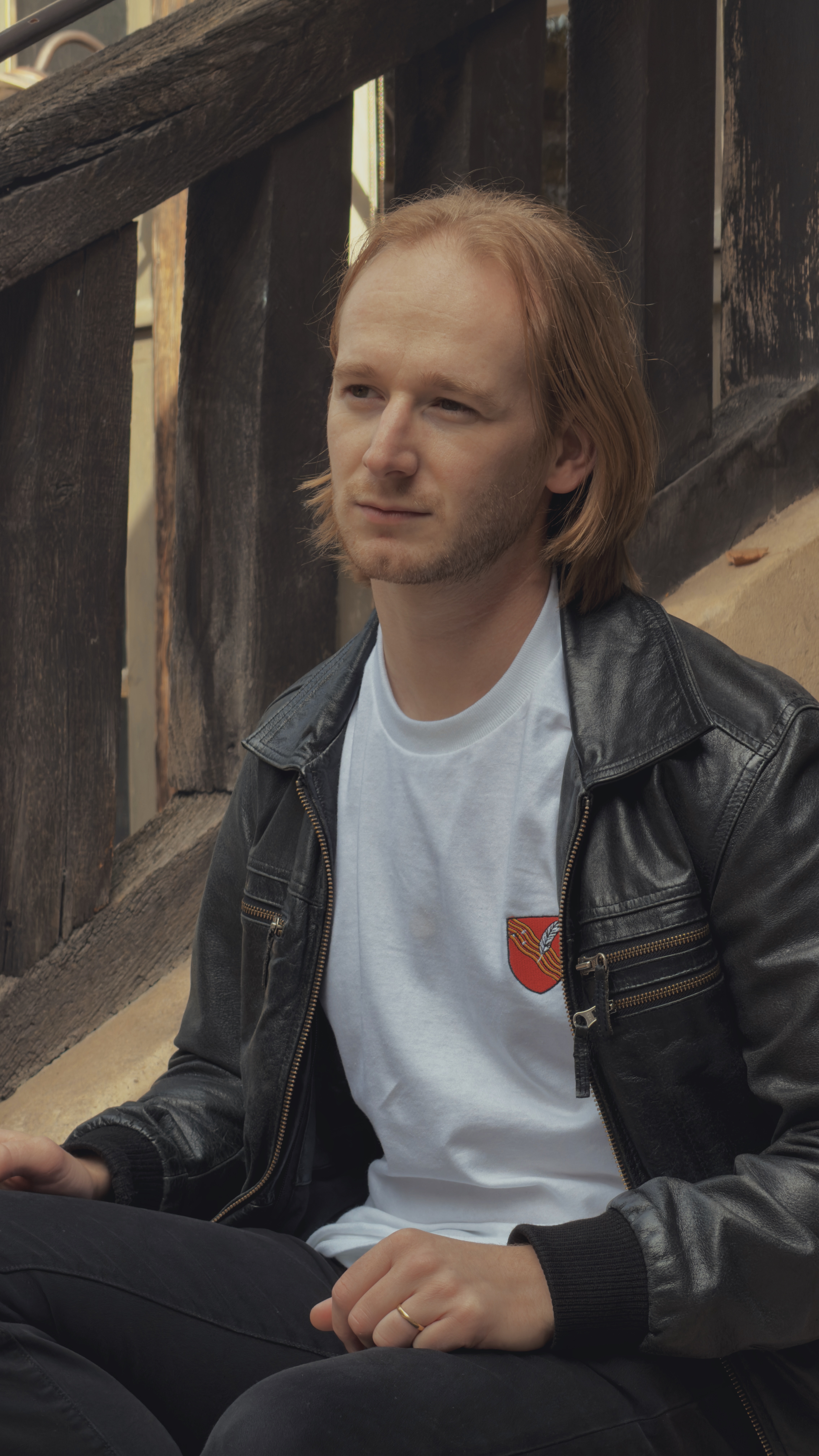 T-Shirt avec blason de Courseval sur le cœur