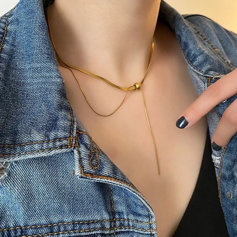 COLLIER DINA 