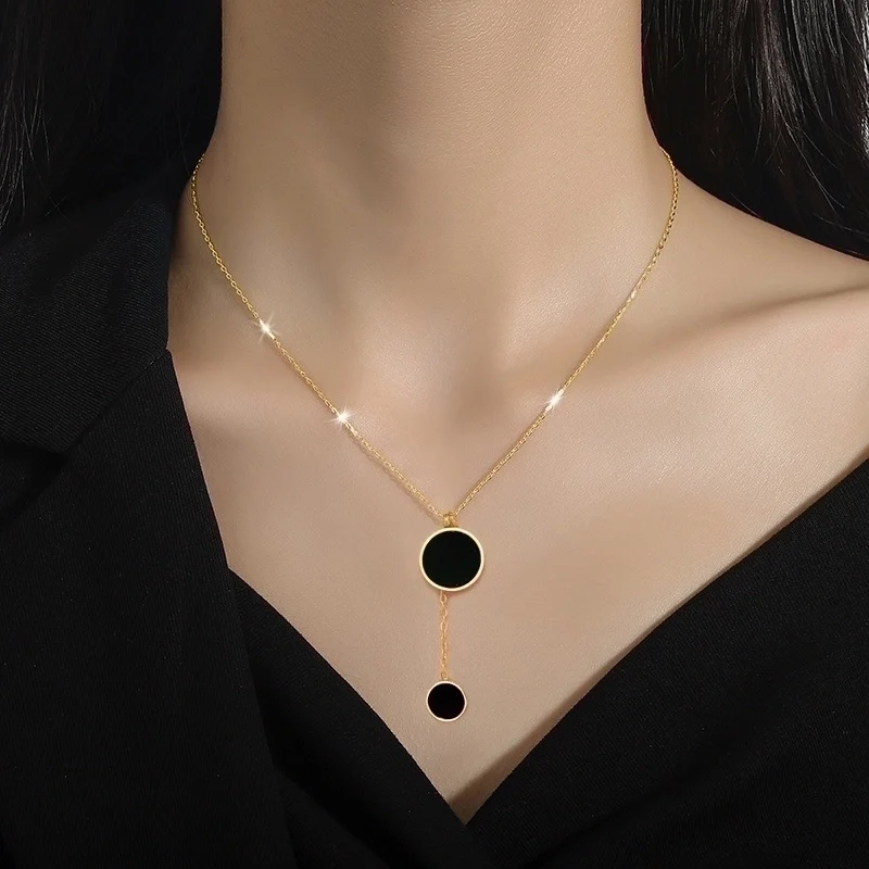 COLLIER GINA