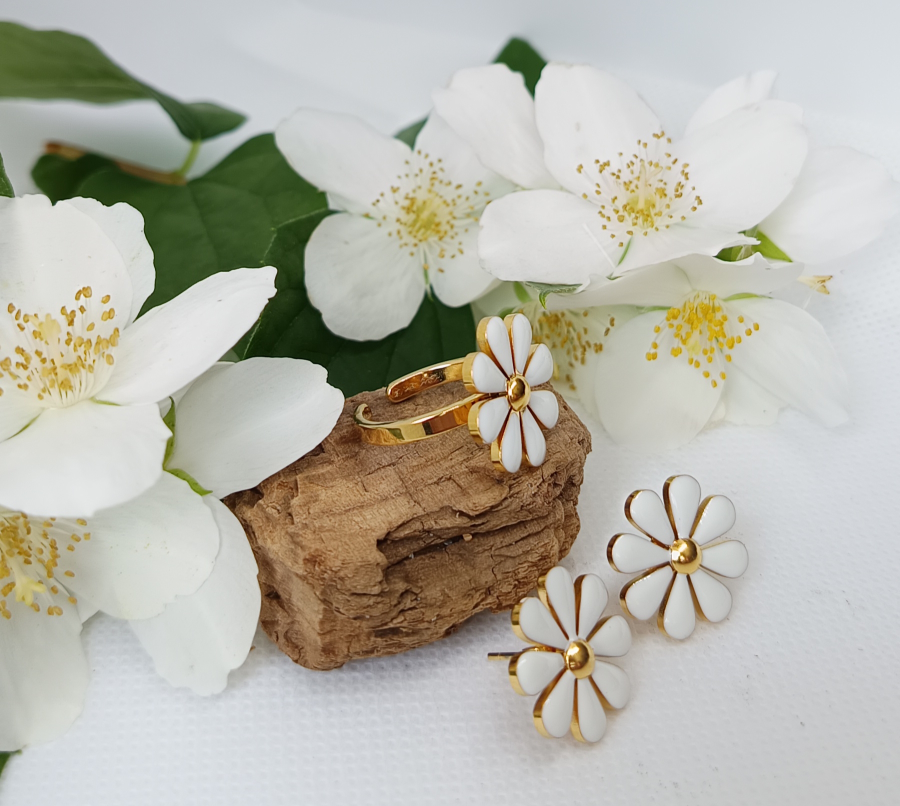 BOUCLES D'OREILLES MARGUERITE BLANCHES