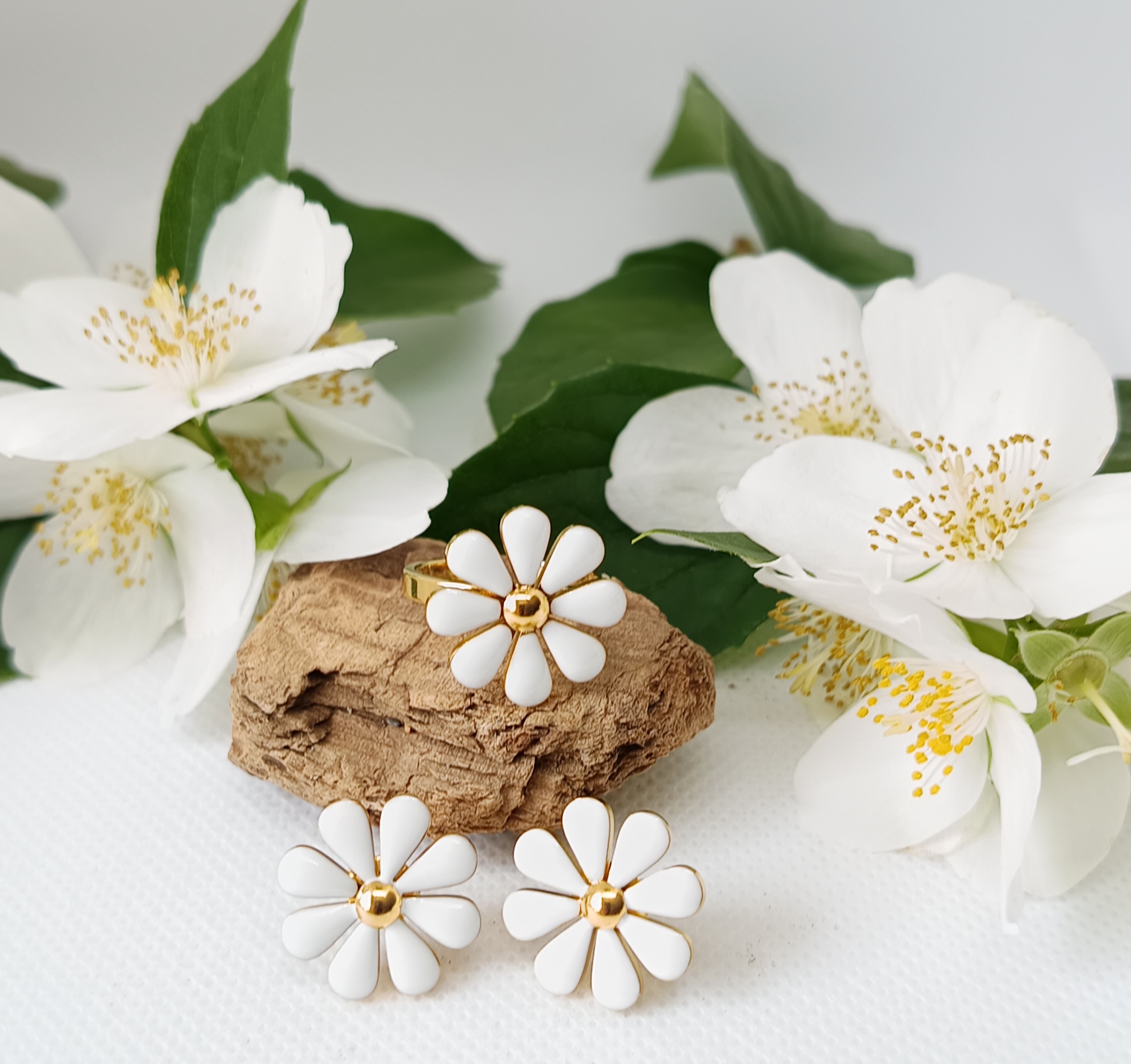 BOUCLES D'OREILLES MARGUERITE BLANCHES