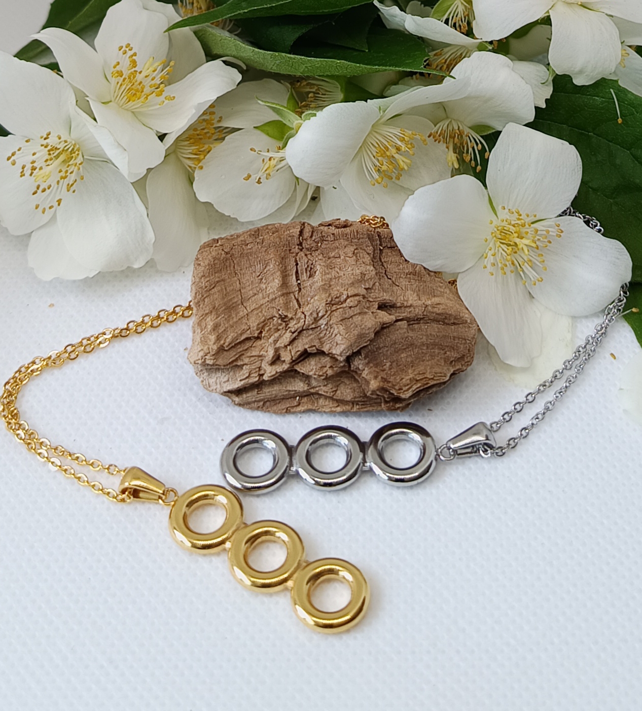 COLLIER OLIVIA