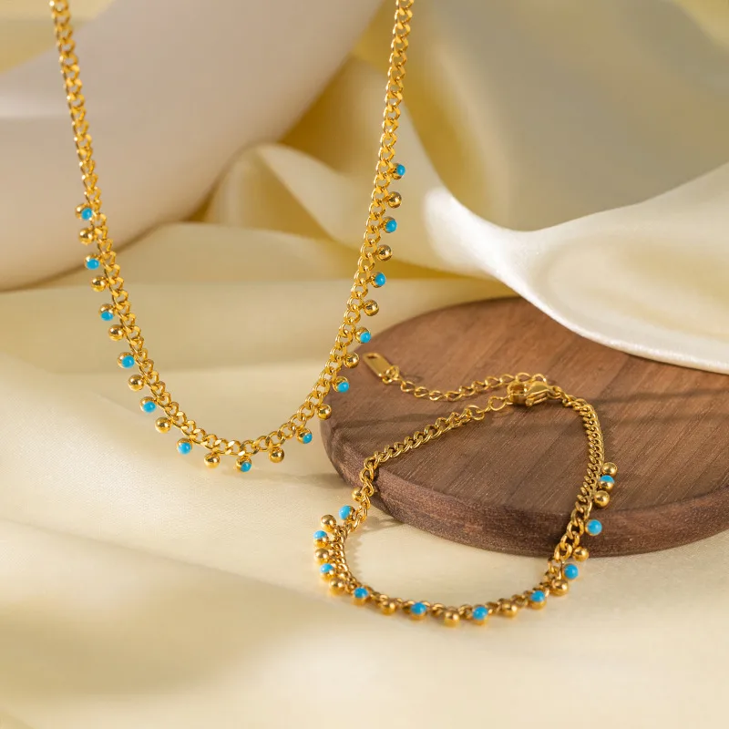 COLLIER  ANY