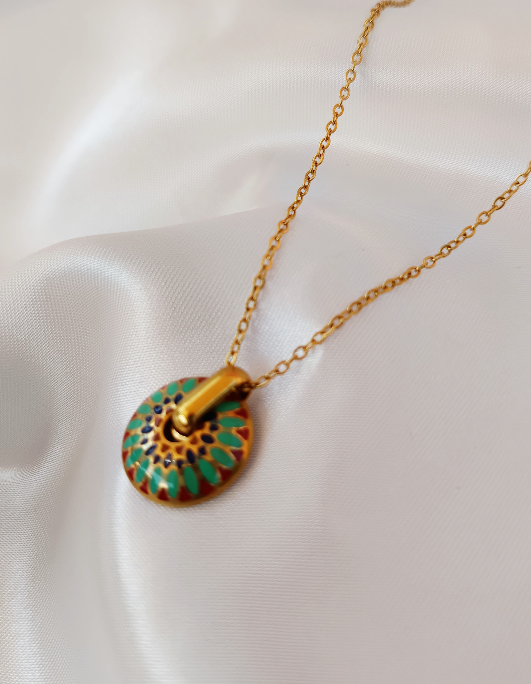 COLLIER OLY VERT