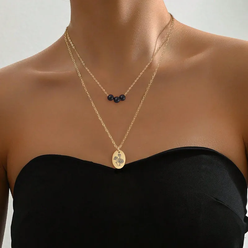 COLLIER AVA