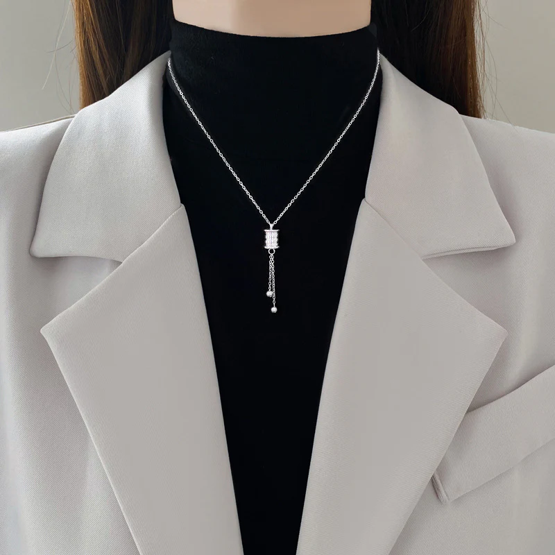 COLLIER MATY