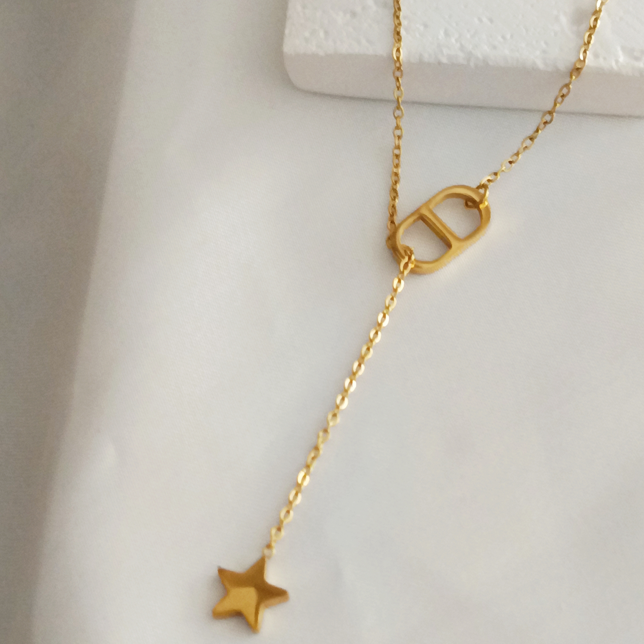 COLLIER CARYS