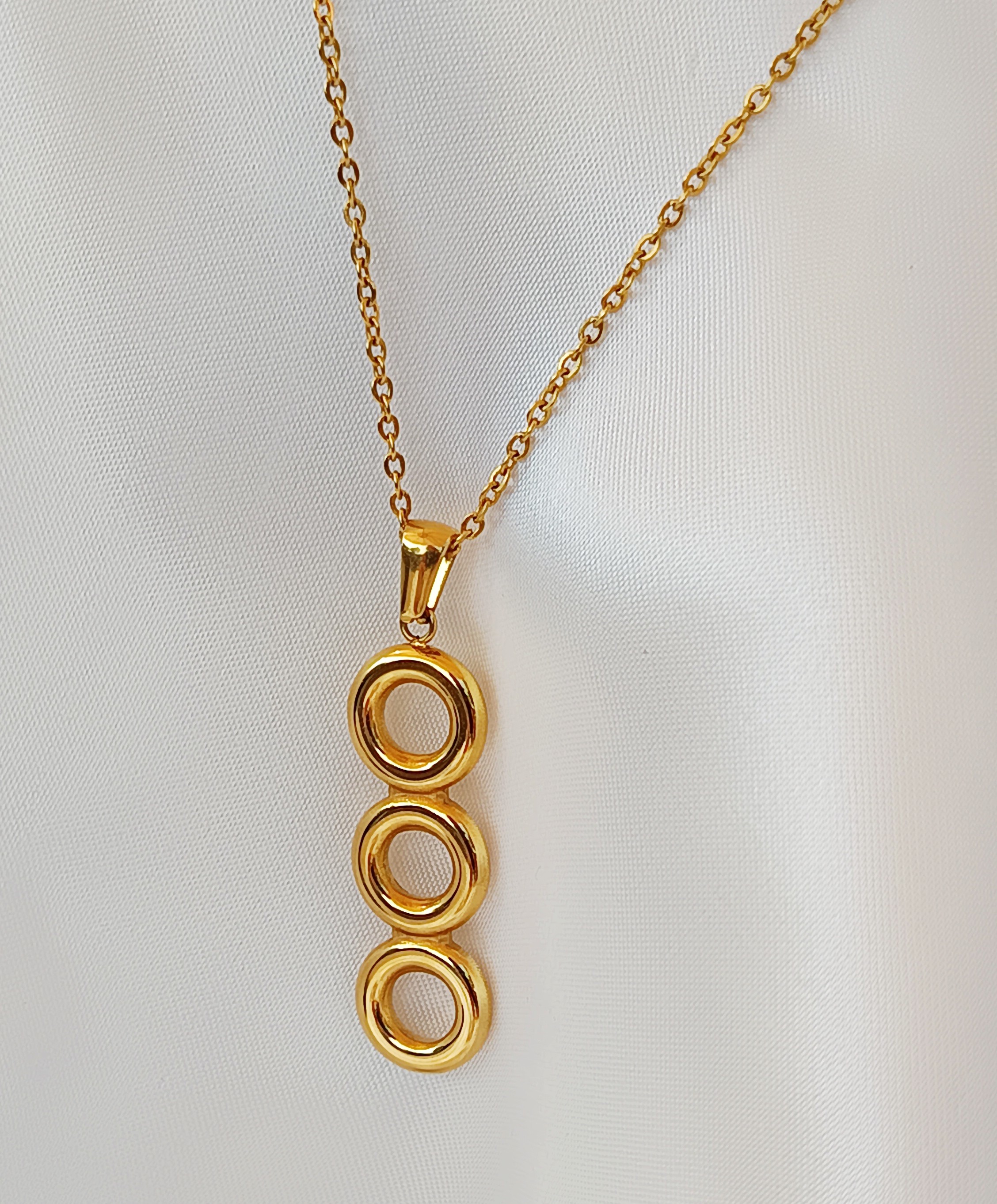 COLLIER OLIVIA