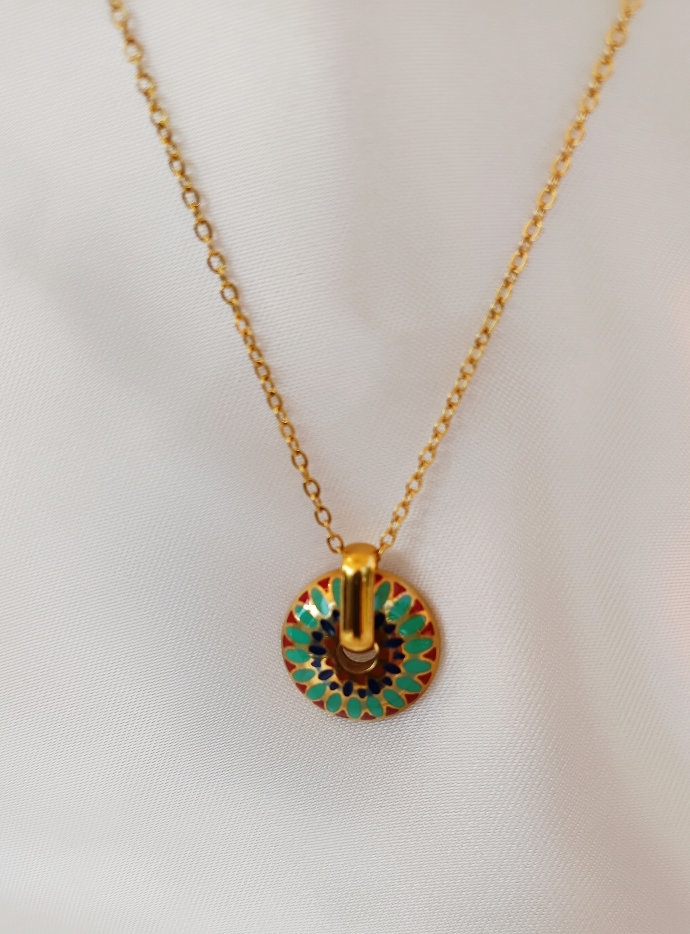COLLIER OLY VERT