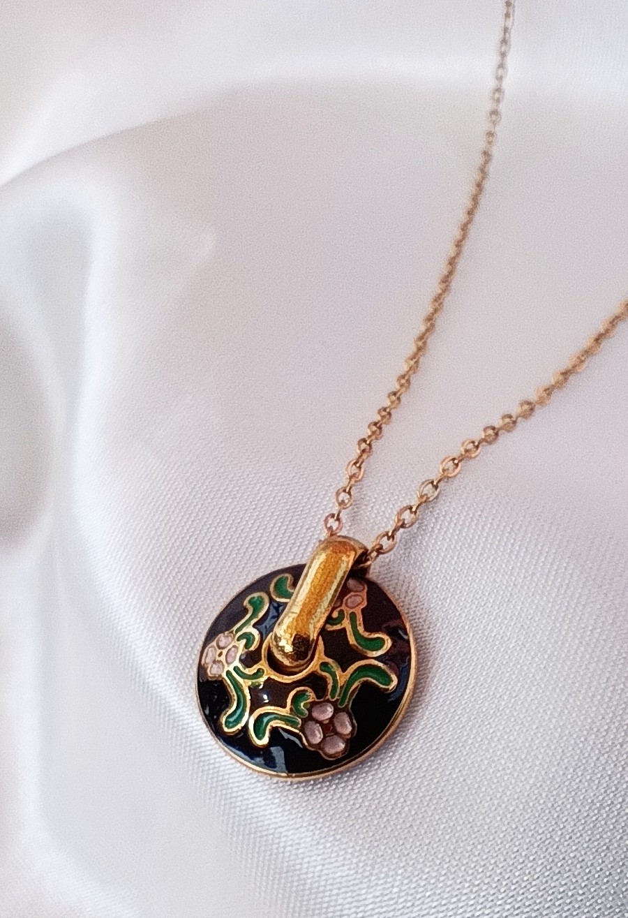 COLLIER OLY NOIR