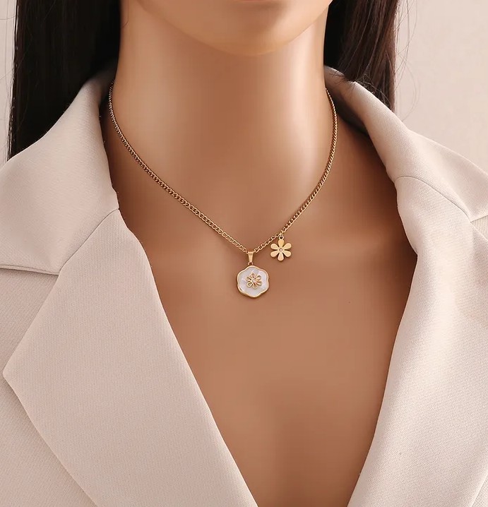 COLLIER SUZANNE