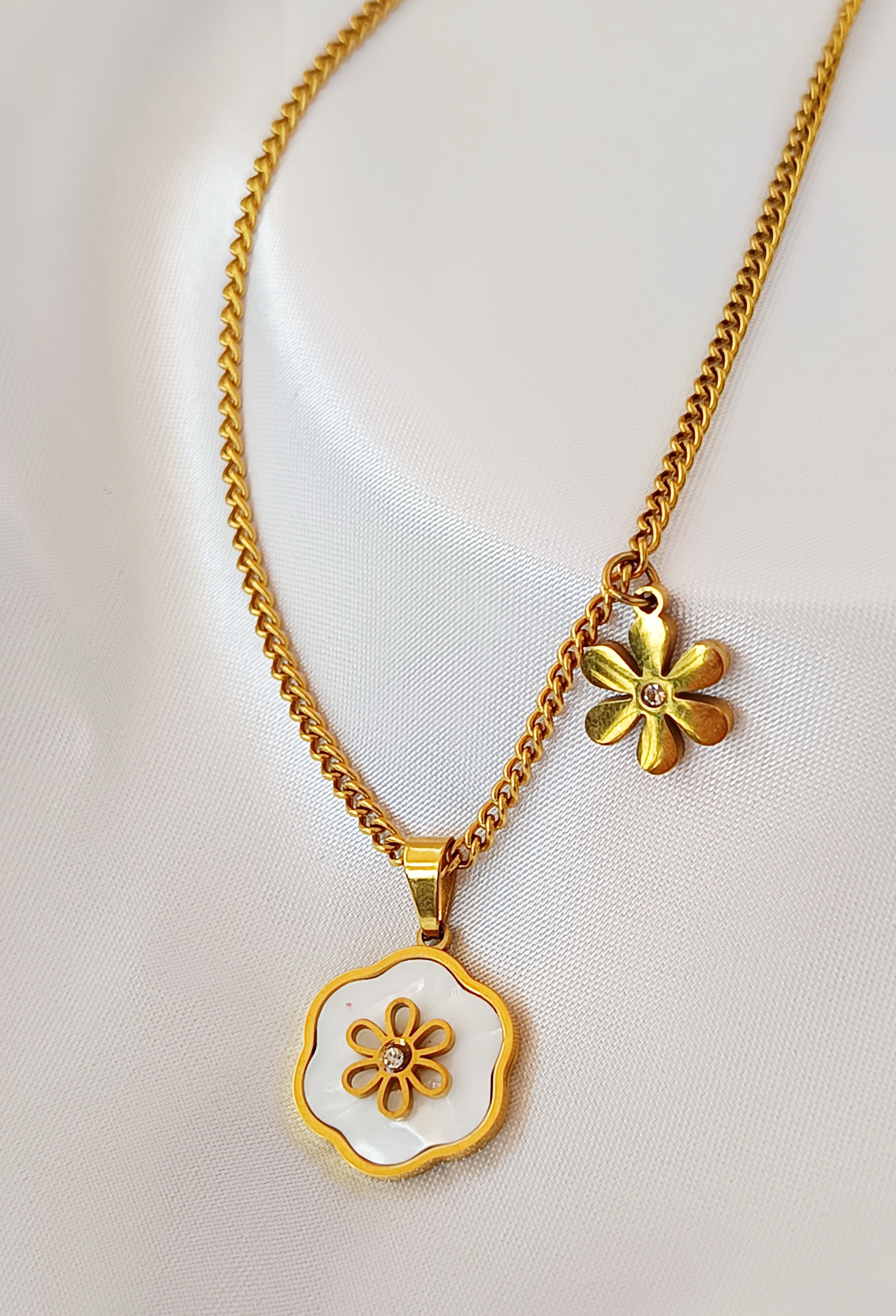 COLLIER SUZANNE