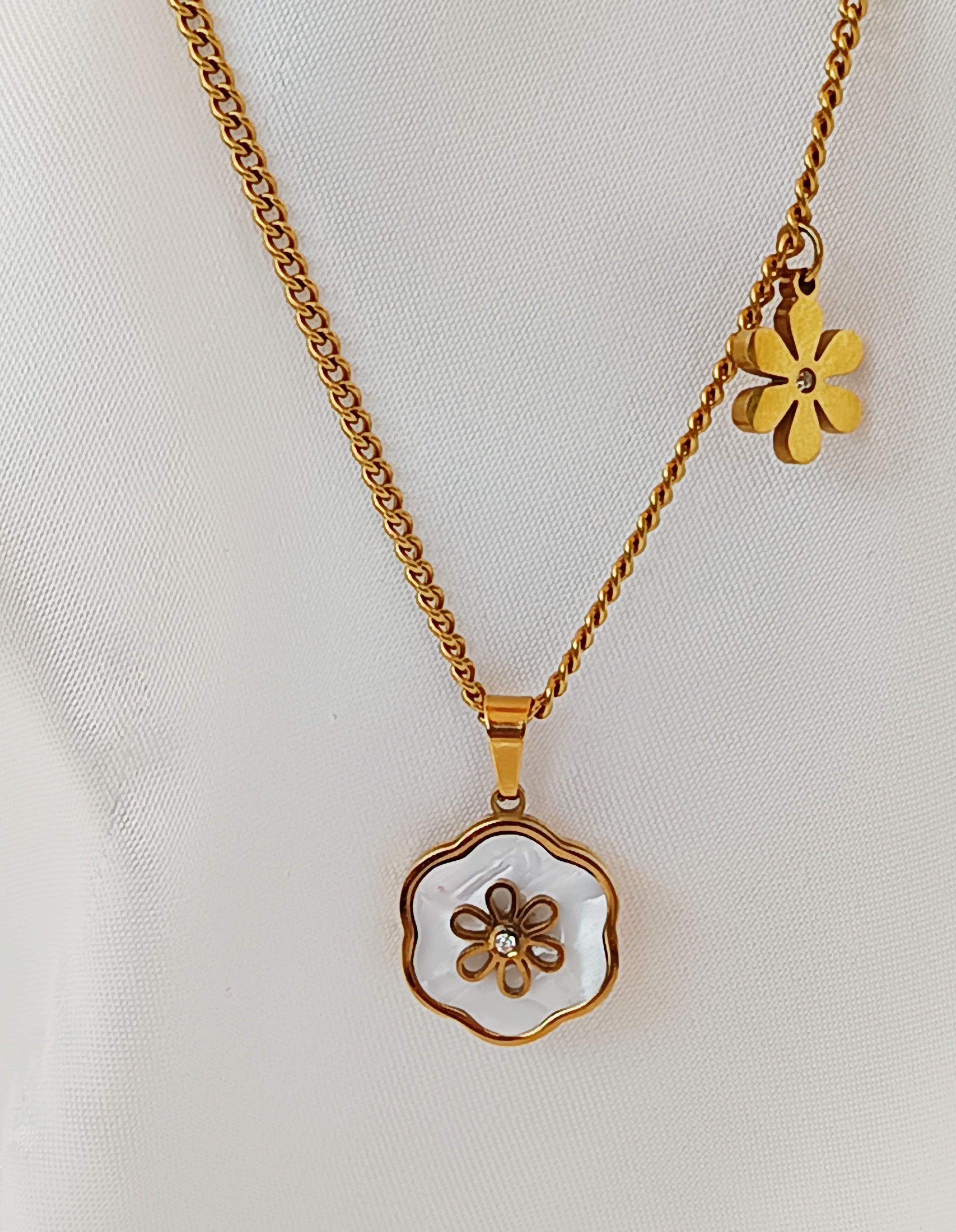 COLLIER SUZANNE