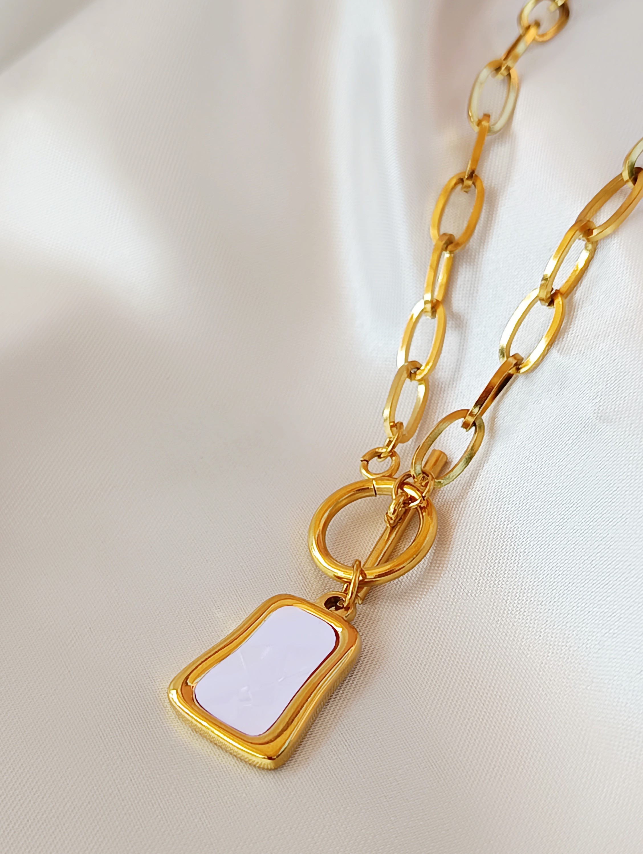COLLIER KATH 