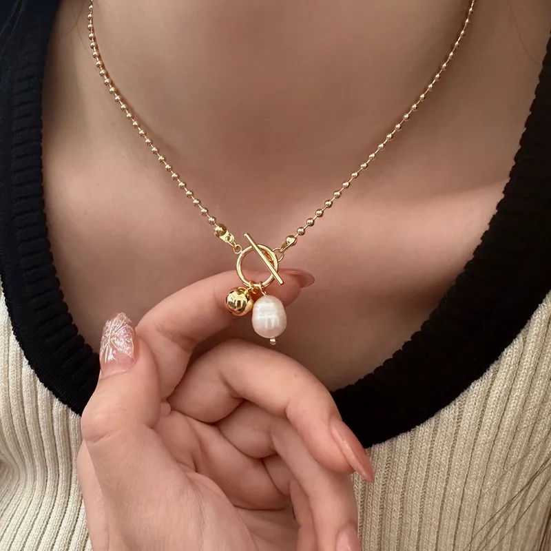 COLLIER LAURA