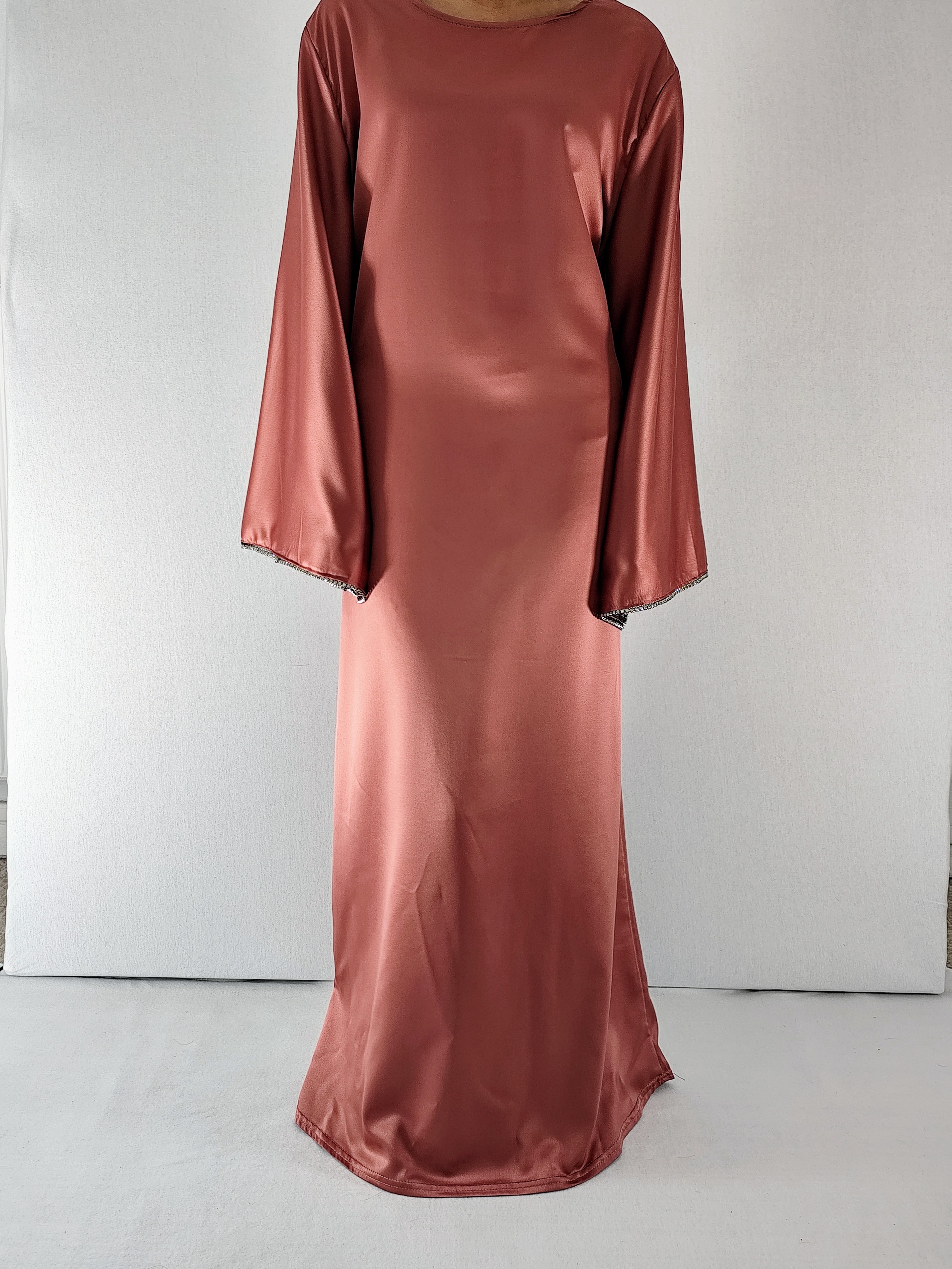 Robe longue rose poudré foncé avec manches longues