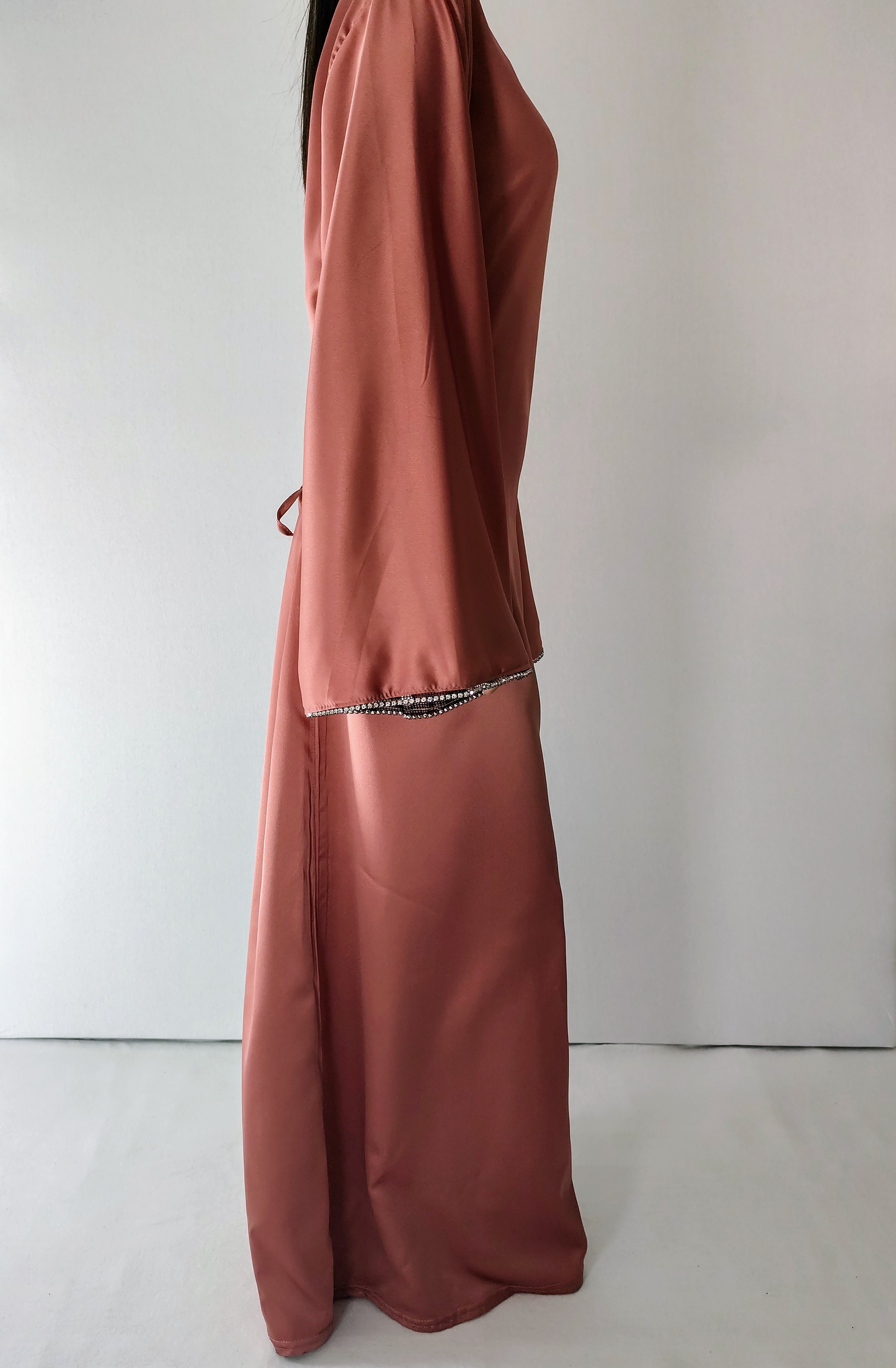 Robe longue rose poudré foncé avec manches longues
