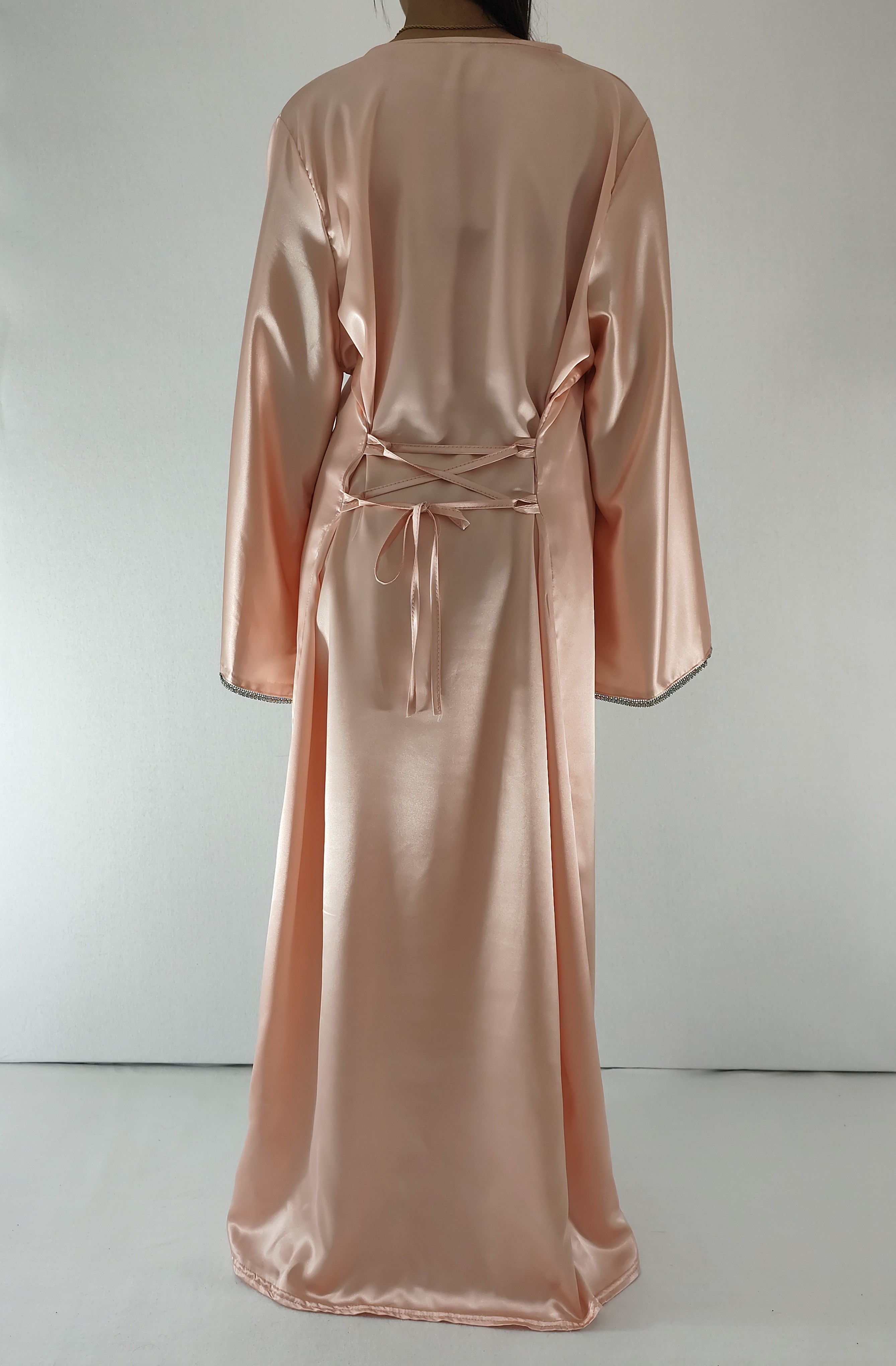 Robe longue rose avec manches longues