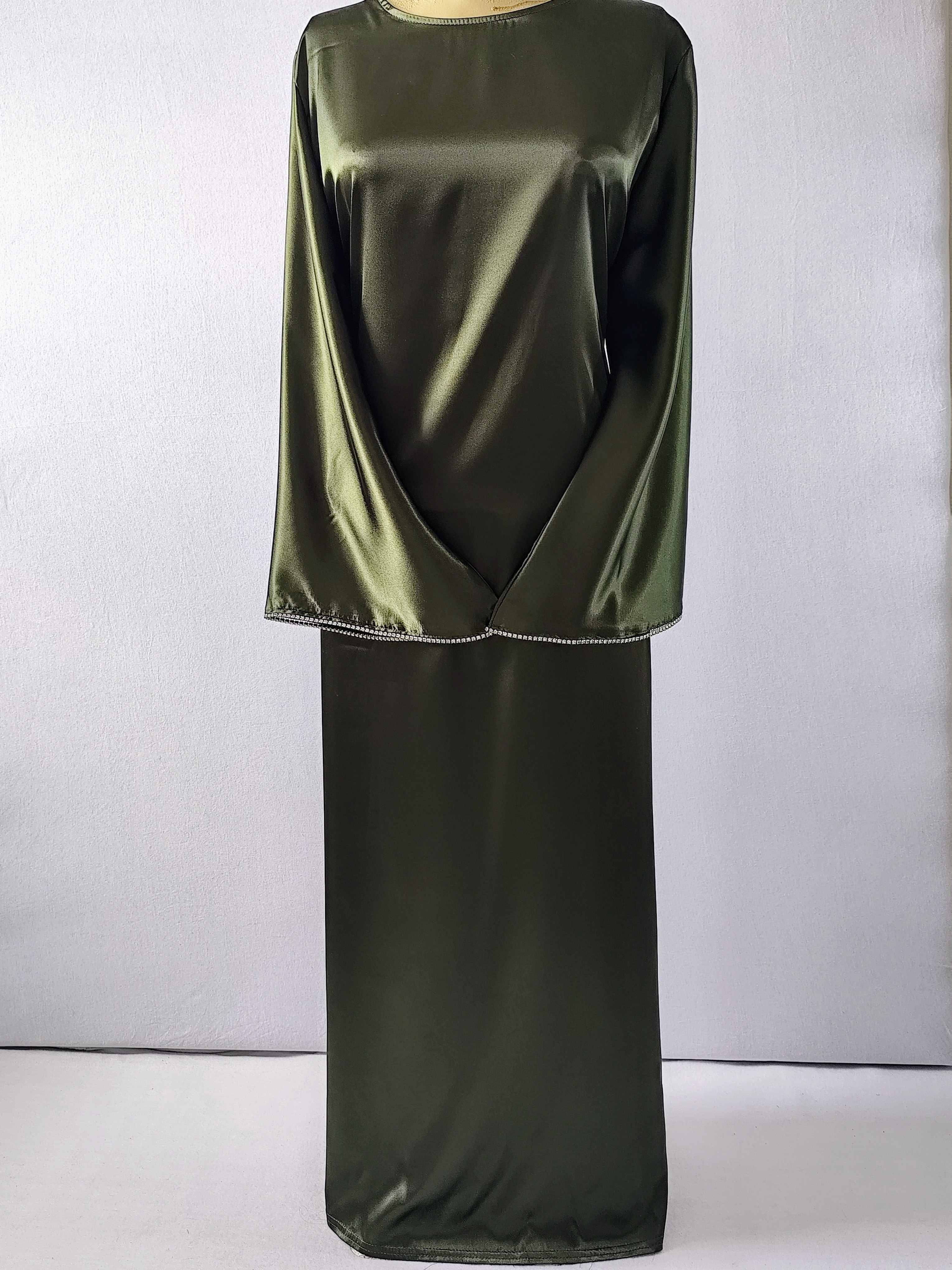 Robe longue vert foncé avec manches longues
