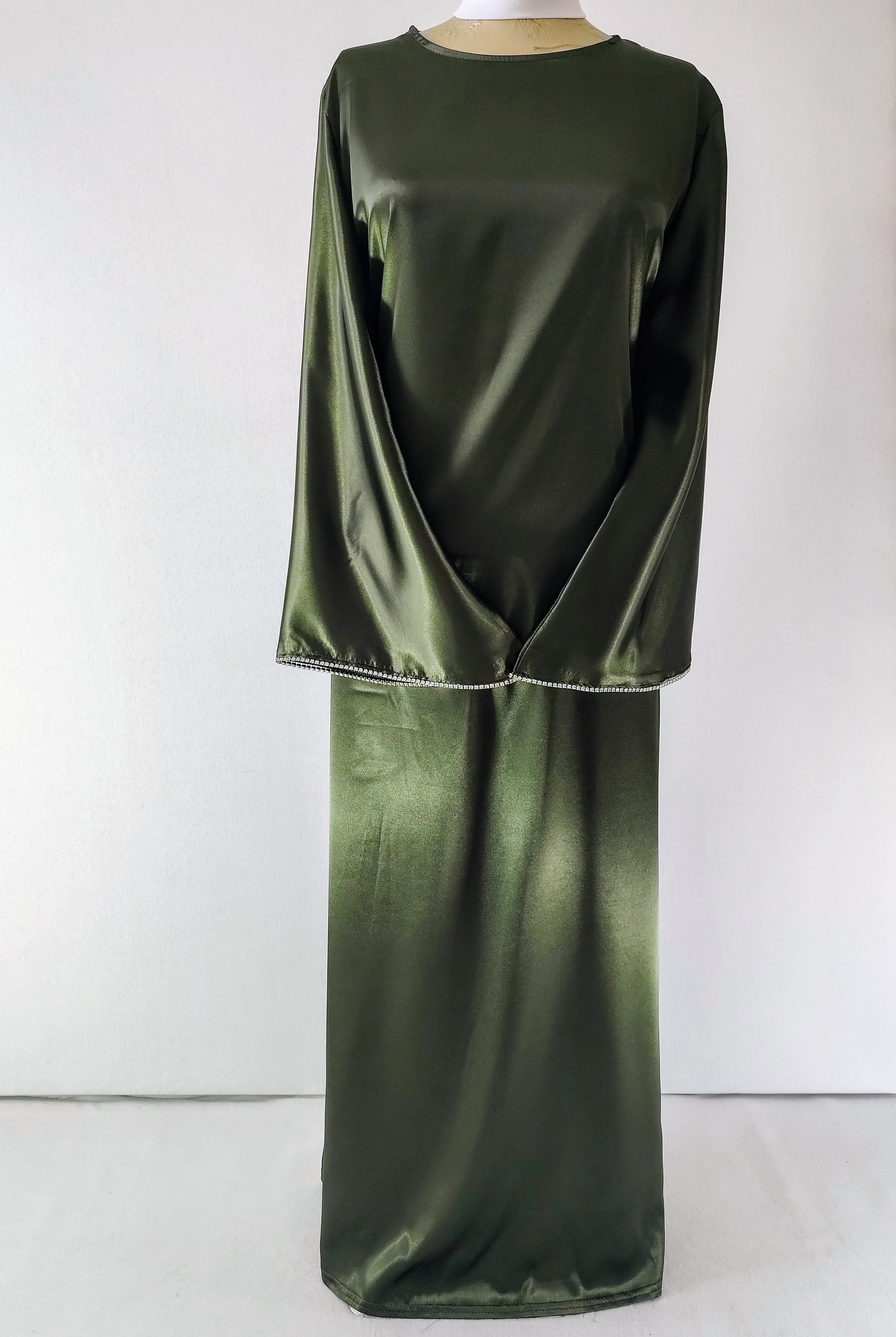 Robe longue vert foncé avec manches longues