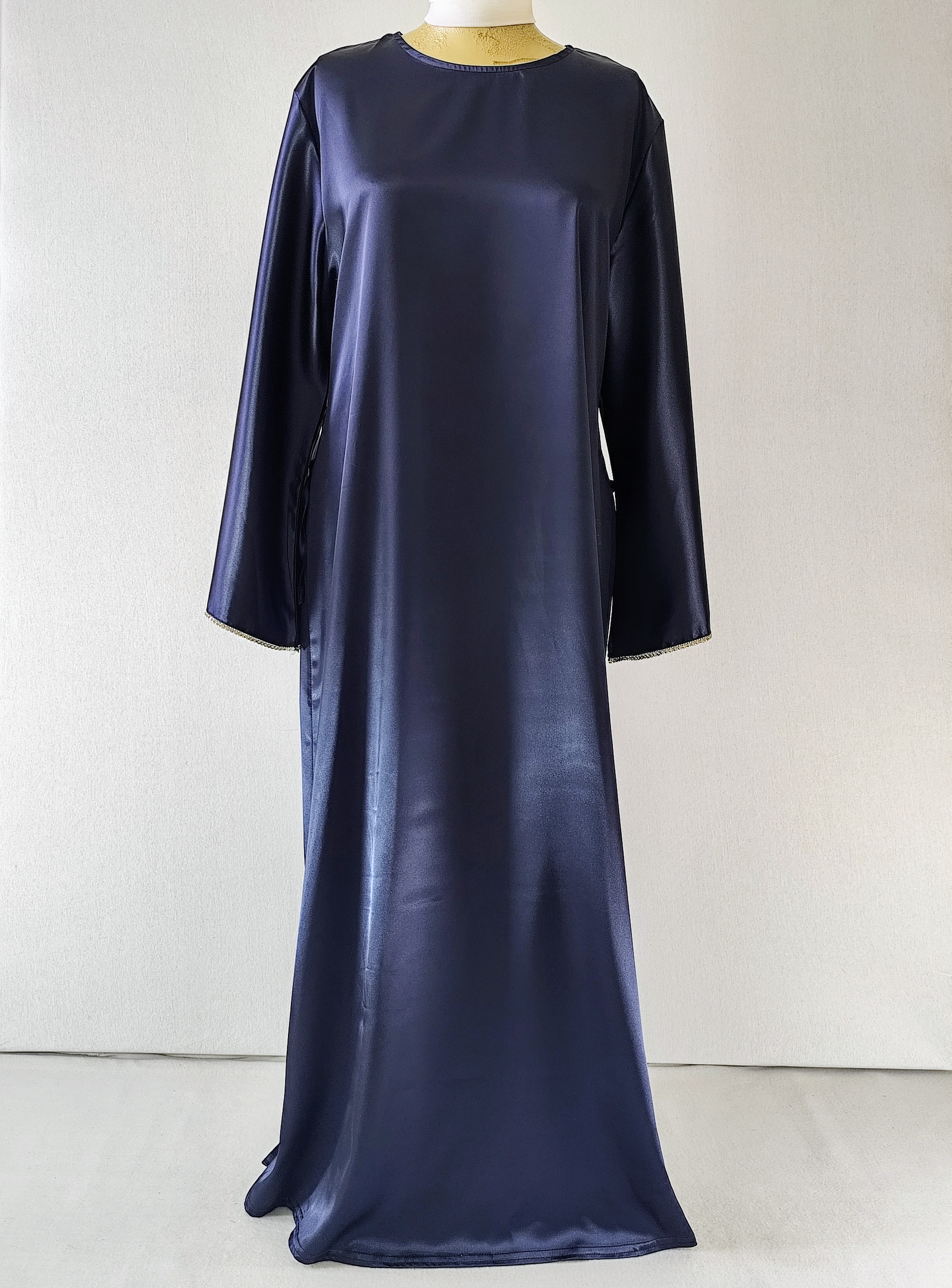 Robe longue bleu foncé avec manches longues